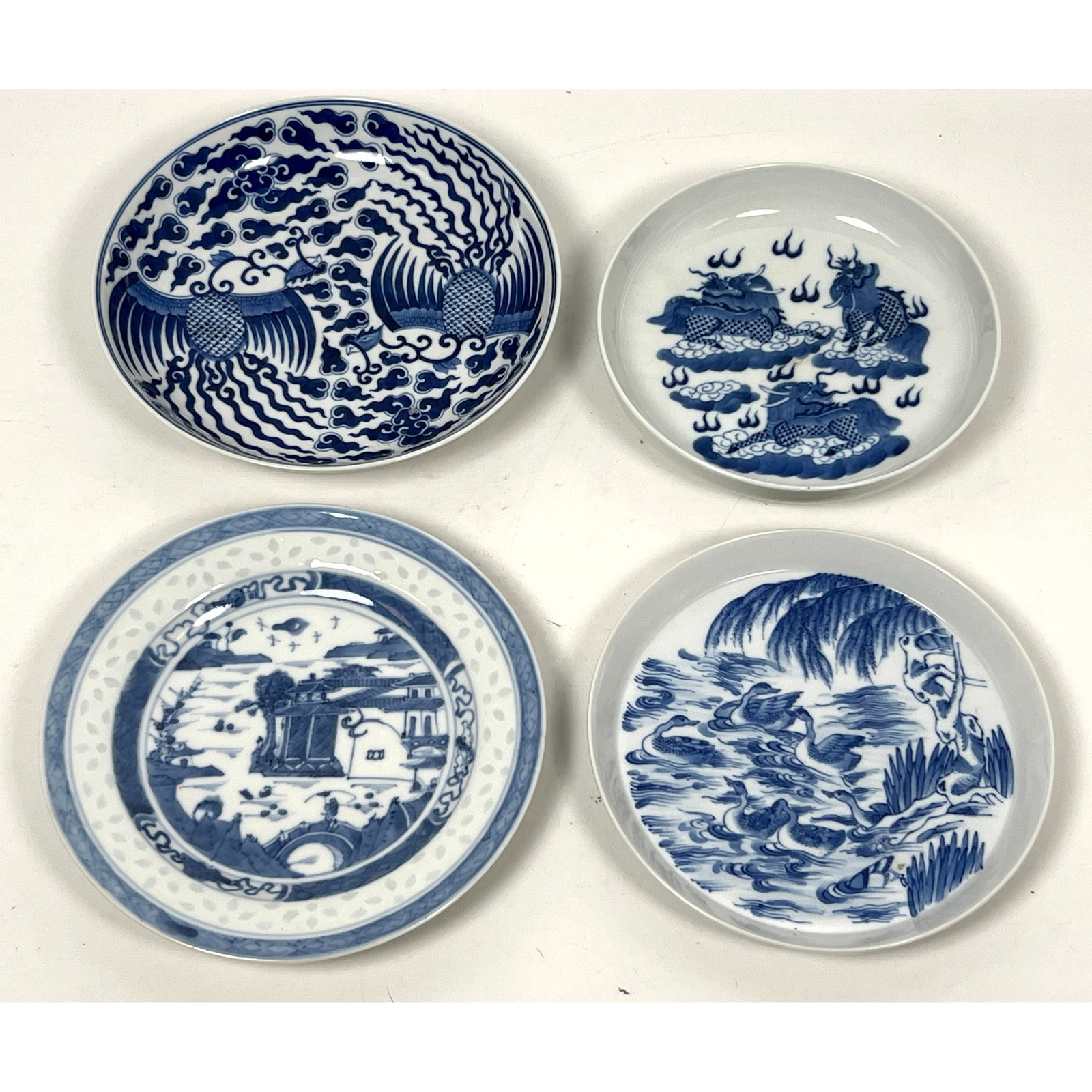 4pcs Chinese porcelain plates and dishes executed in the traditional underglaze blue and white style (1 of 15)