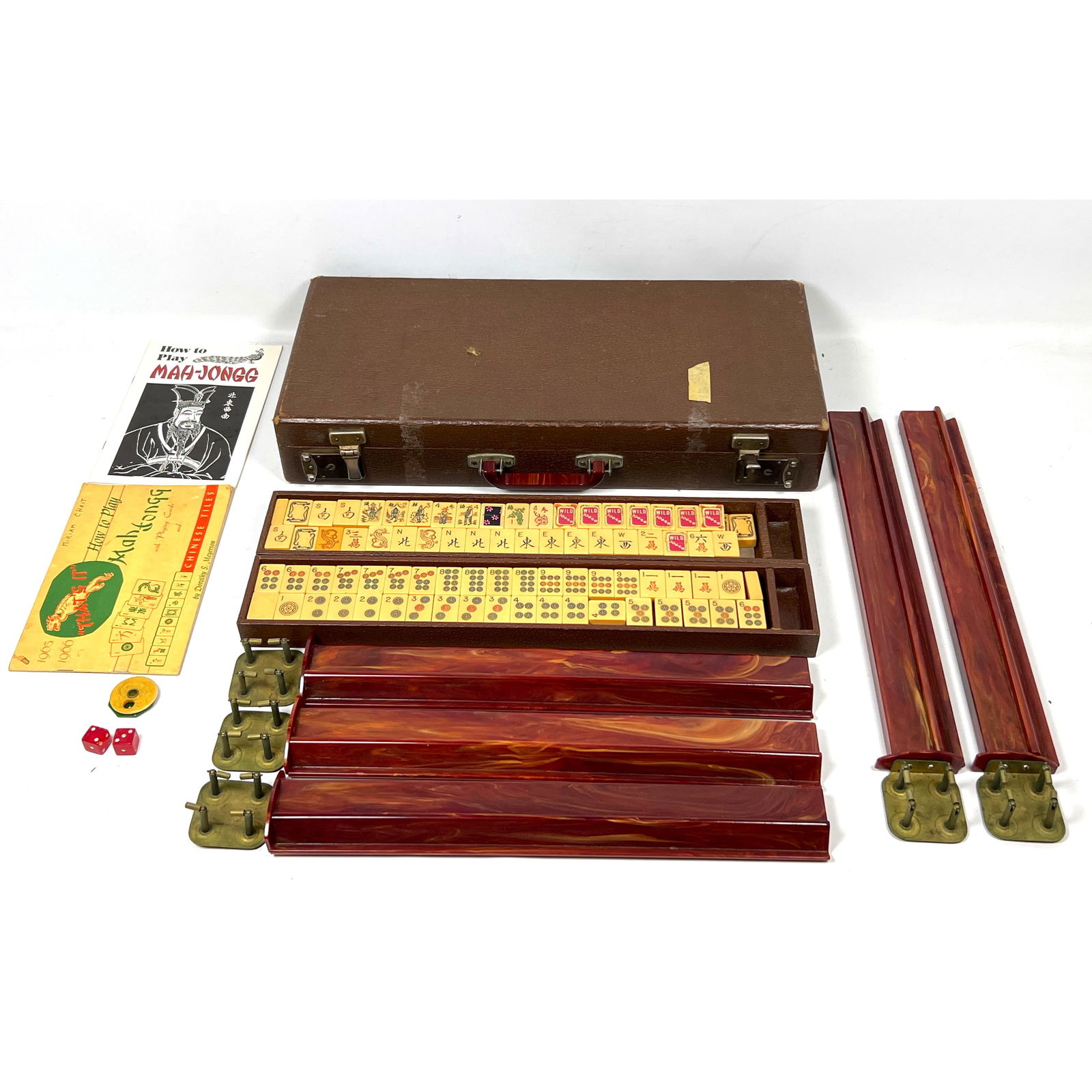 Vintage Metro Games Bakelite Mah Jongg Game Set. (1 of 13)