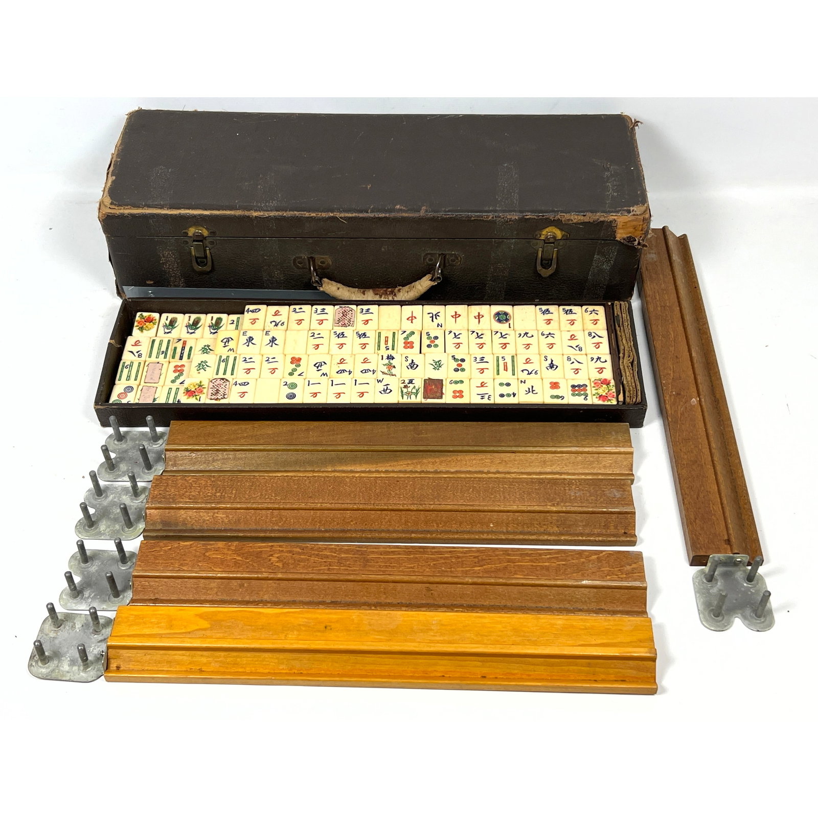 Vintage Bone Ma Jong Game Set. Mah Jongg (1 of 12)