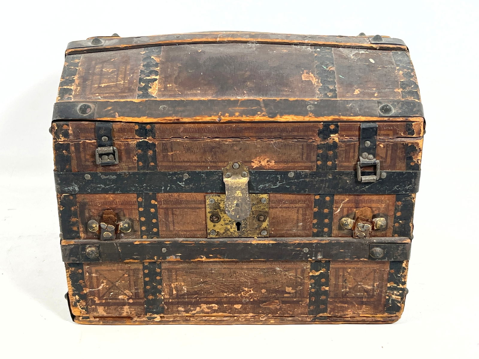 Miniature Dome Top Doll Trunk. Child's Trunk. (1 of 10)