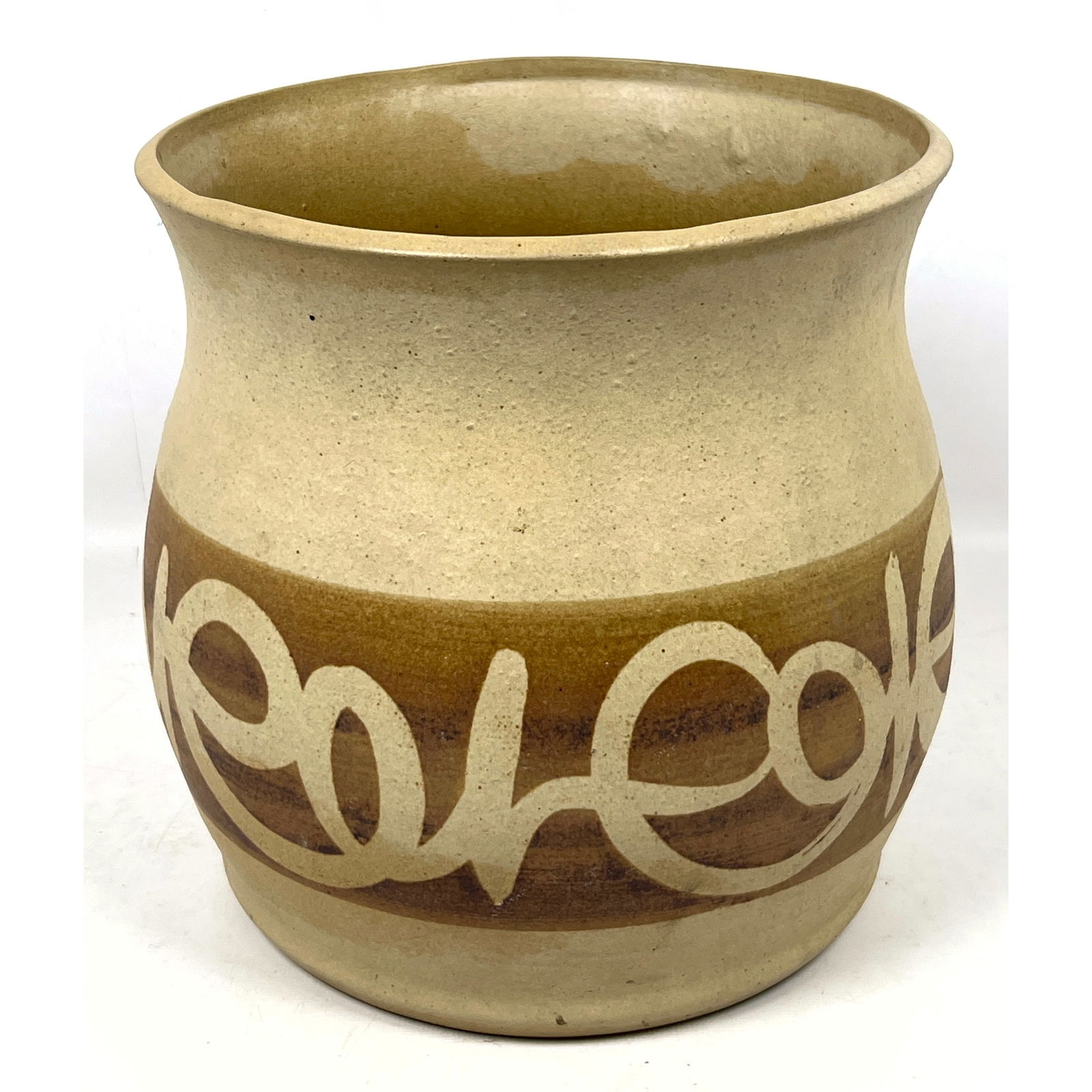 Studio Pottery Vase Planter. Slip decorated.: Studio Pottery Vase Planter. Slip decorated. Dimensions: Height: 9 inches, Width: 9 inches, Depth: 9 inches. --- US Packing and Shipping charge: In house shipping available. Will be calculated once de