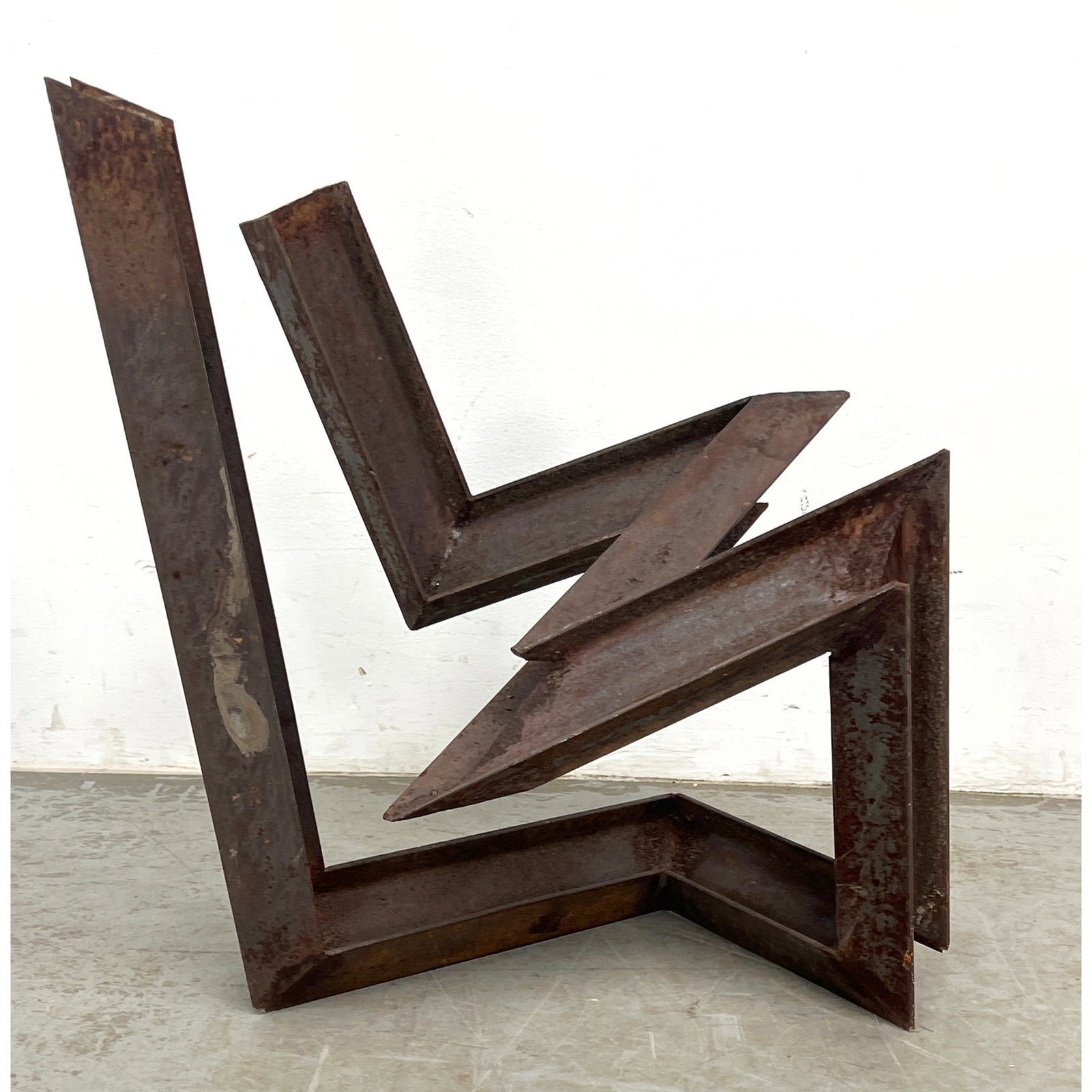 Modernist Abstract Modern Steel Garden Sculpture. The interlocking form creates a dynamic architectu: Modernist Abstract Modern Steel Garden Sculpture. The interlocking form creates a dynamic architectural presence when viewed from various angles. Dimensions: Height: 26 inches, Width: 22 inches, Depth