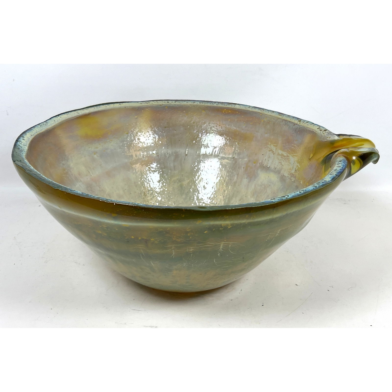 Style of Barbini Italian Glass Bowl. Large 21" Bowl has decorative spout to rim. Not Marked.: Style of Barbini Italian Glass Bowl. Large 21" Bowl has decorative spout to rim. Not Marked. Dimensions: Height: 10 inches, Width: 21 inches, Depth: 21 inches. ---