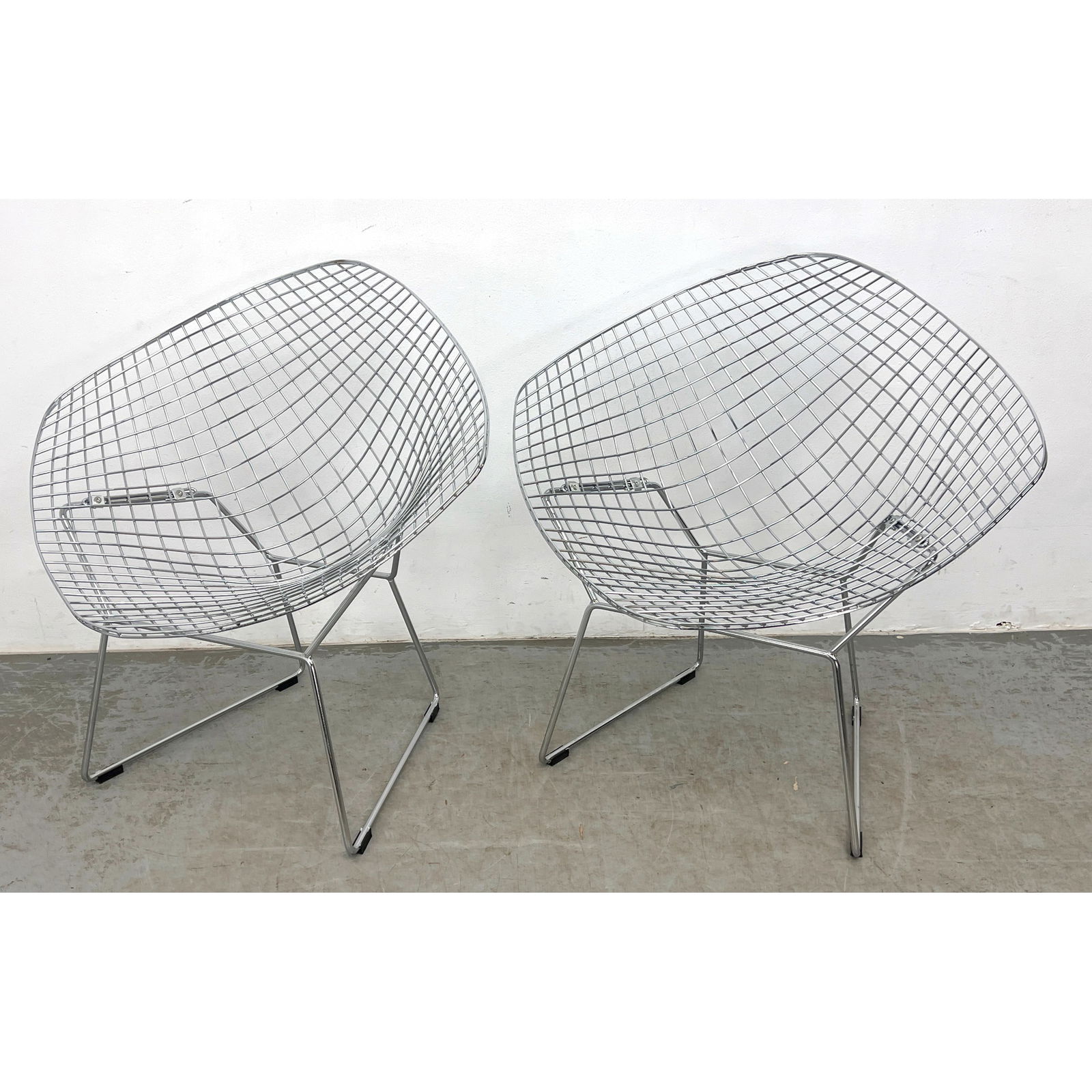 Pair Harry Bertoia Style Wire Diamond Chairs. (1 of 7)