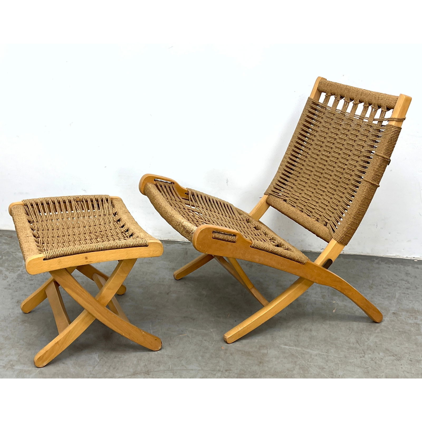 Hans Wegner style Folding chair and folding stool. Rope upholstery. (1 of 15)
