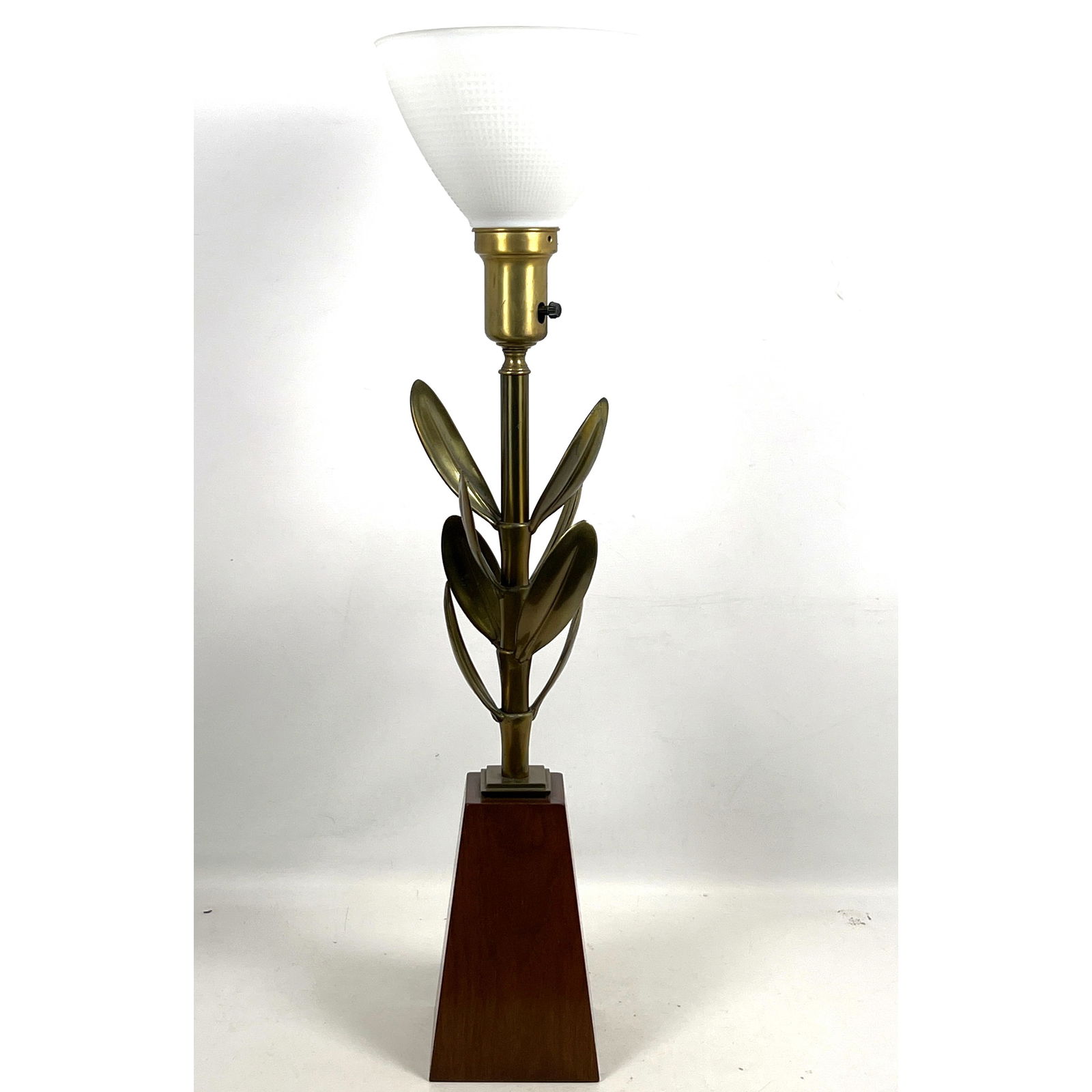 Stiffel Mid-Century Brass Sedum Leaf Floriform Table Lamp: Stiffel Mid-Century Brass Sedum Leaf Floriform Table Lamp Dimensions: Height: 31 inches, Width: 6 inches, Depth: 5 inches. --- US Packing and Shipping charge: In house shipping available.