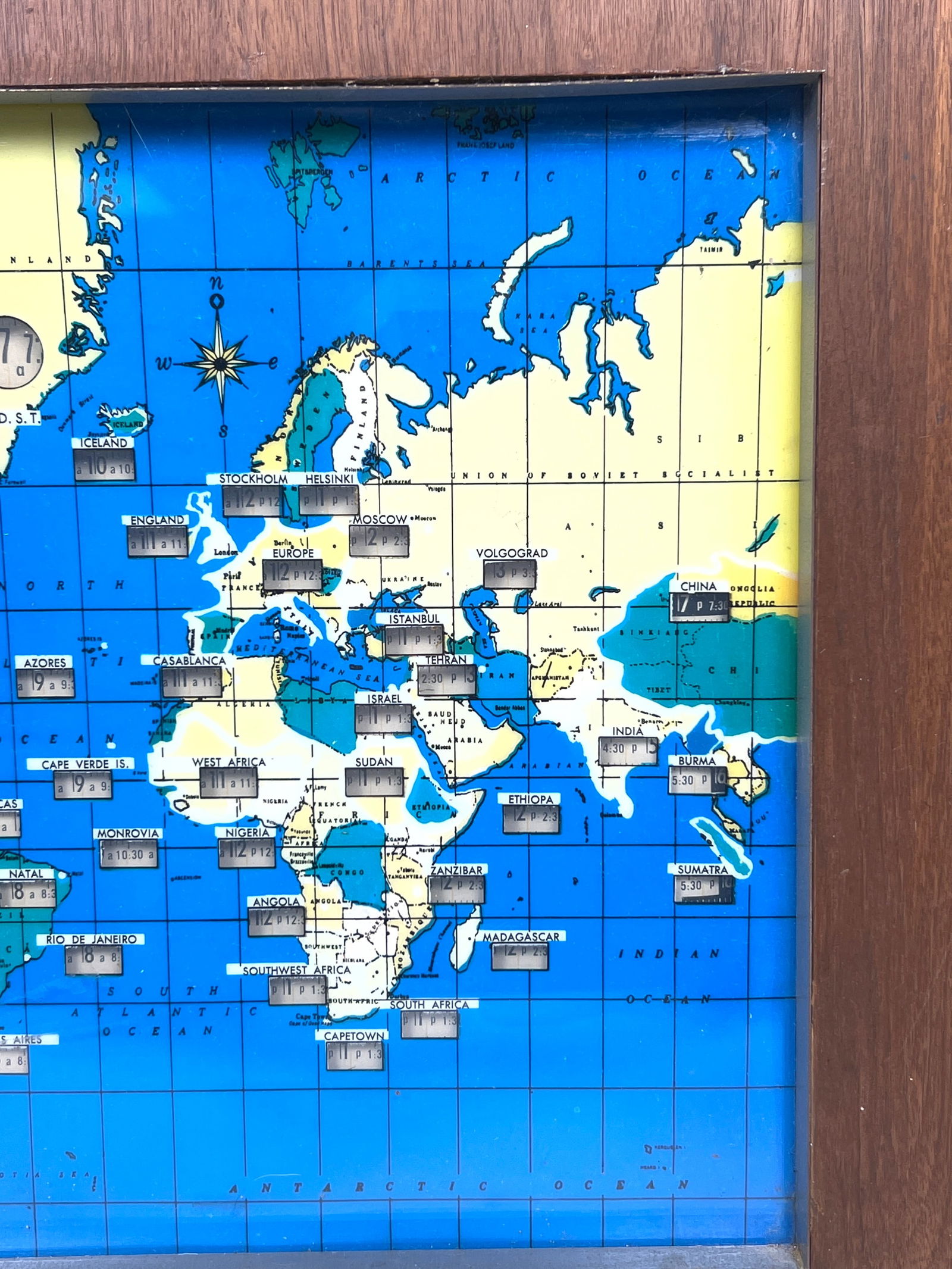 Framed HOWARD MILLER World Clock. - 4