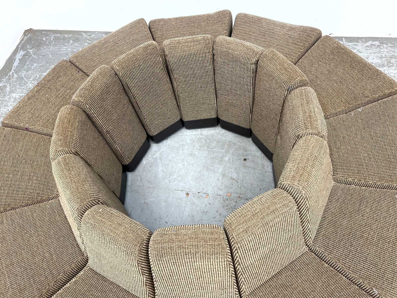 12 section Harvey Probber Modular Sofa Seating. - 4