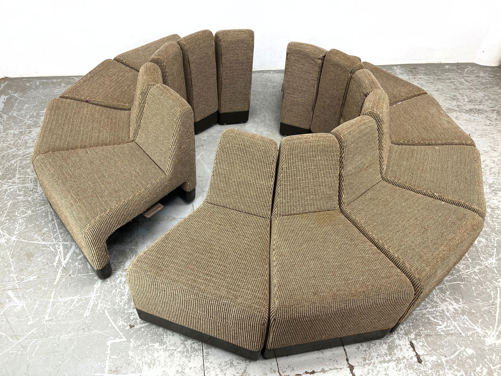 12 section Harvey Probber Modular Sofa Seating. - 6