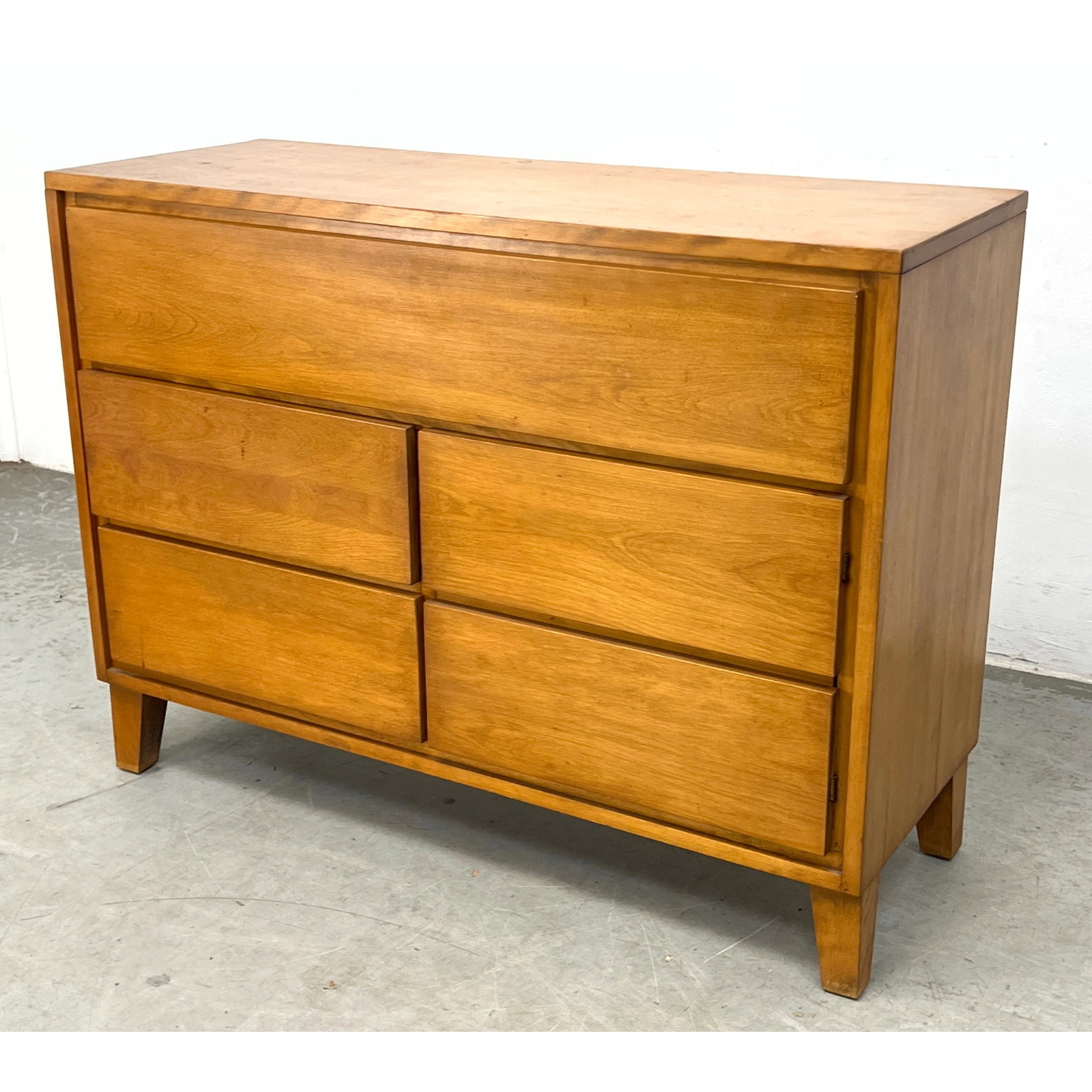 CONANT BALL American Modern Maple Dresser. Mid Century Modern Design.: CONANT BALL American Modern Maple Dresser. Mid Century Modern Design. Dimensions: Height: 30.5 inches, Width: 40 inches, Depth: 15.5 inches. ---