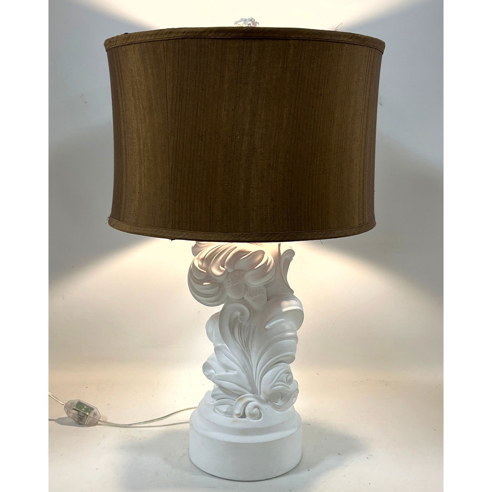 White Plaster Dorothy Draper Style Scrolled Leaf Lamp. Roche Acanthus: White Plaster Dorothy Draper Style Scrolled Leaf Lamp. Roche Acanthus Dimensions: Height: 29 inches, Width: 17 inches, Depth: 17 inches. ---