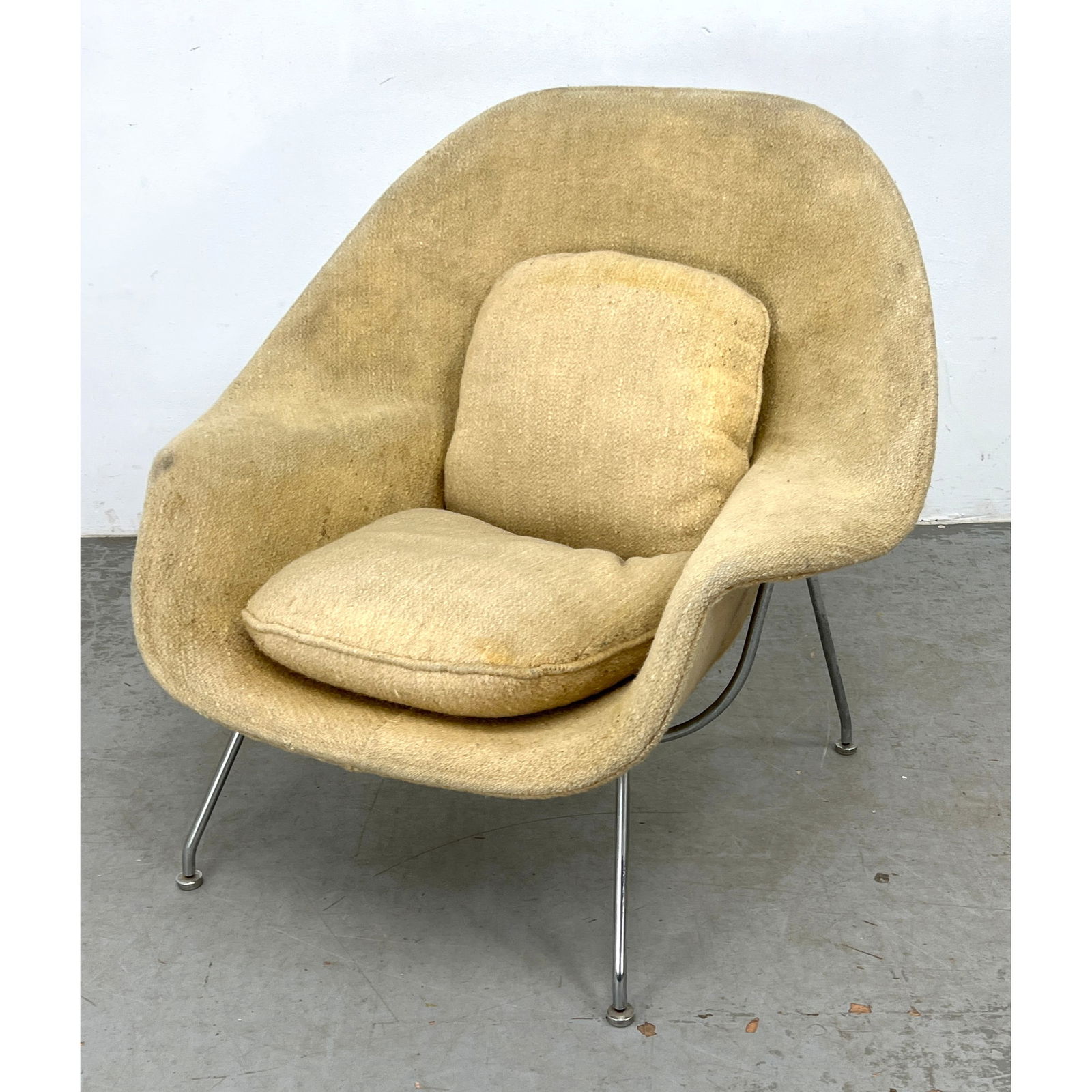 Vintage Eero Saarinen for Knoll womb Lounge Chair. (1 of 7)