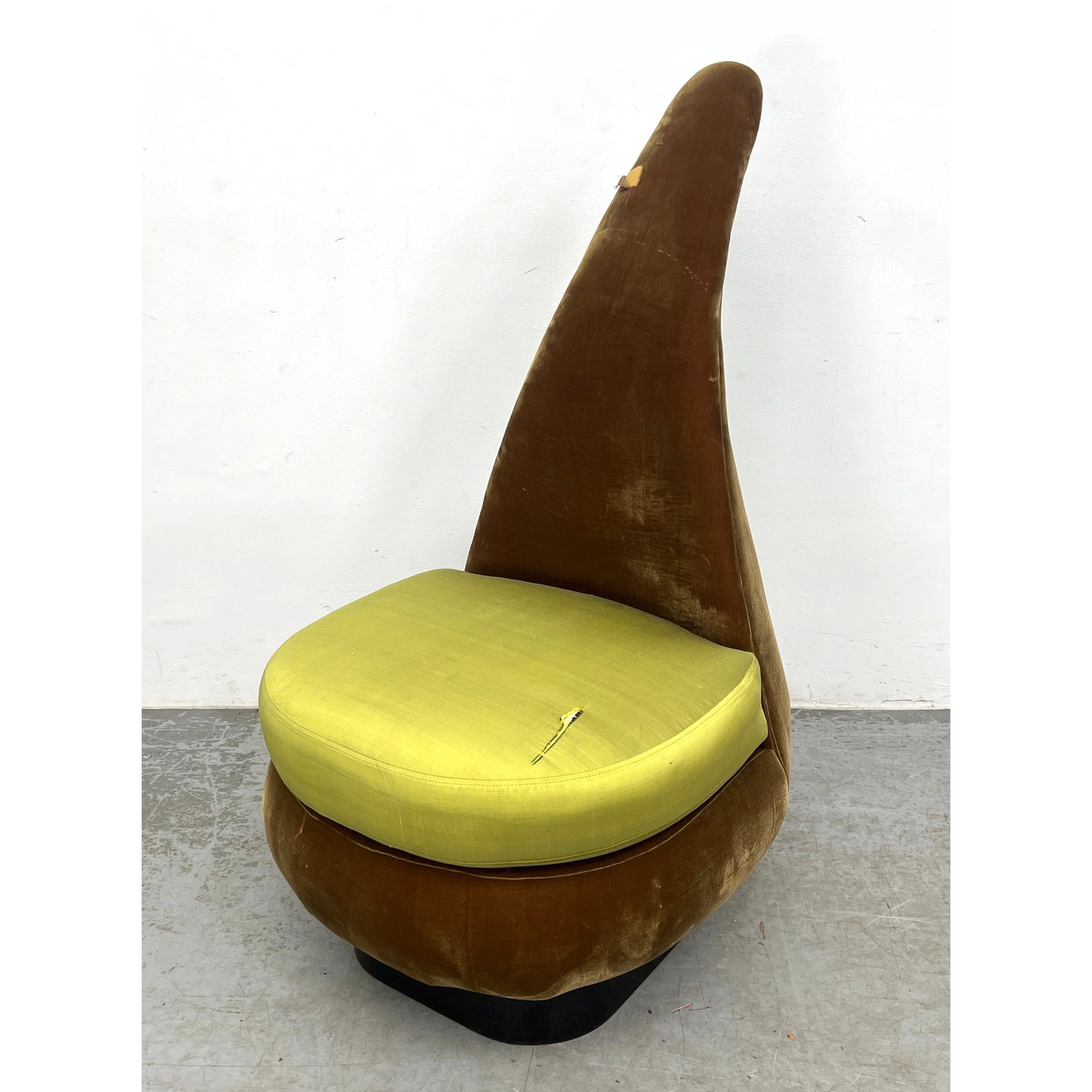 Vintage Mid Century Modern Lounge Chair with Tall Back. Wood platform base.: Vintage Mid Century Modern Lounge Chair with Tall Back. Wood platform base. Dimensions: Height: 47 inches, Width: 25.5 inches, Depth: 30 inches. - Seat Height: 18 inches ---