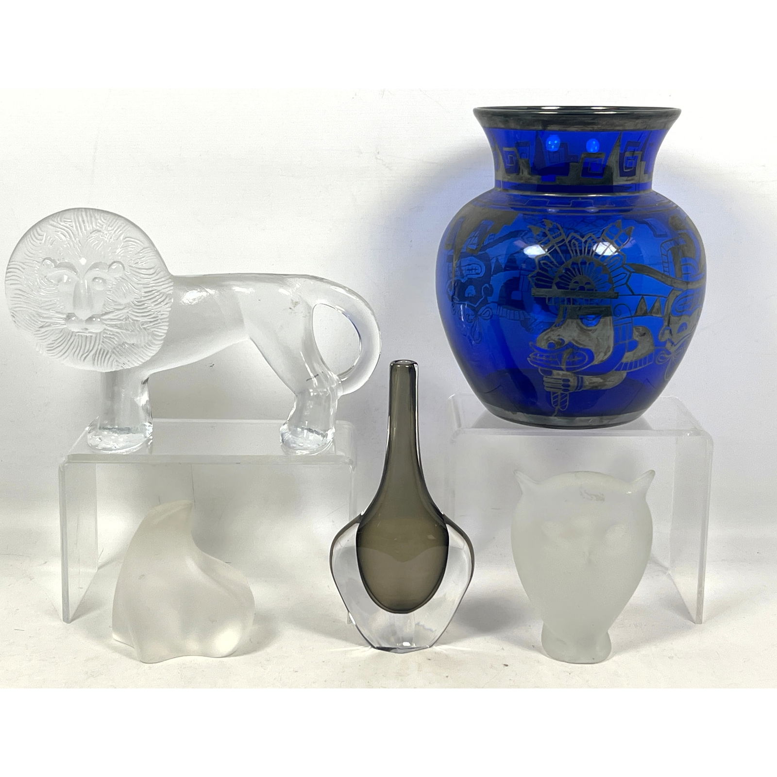 5pc Collection of Mid Century Glass Items. Kosta Boda Crystal Lion Figure. VIKING Frosted Owl. ORREF: 5pc Collection of Mid Century Glass Items. Kosta Boda Crystal Lion Figure. VIKING Frosted Owl. ORREFORS Sommerso Vase. Art Deco Cobalt Glass Vase with Silver Decoration. Dimensions: Height: 8.5 inches