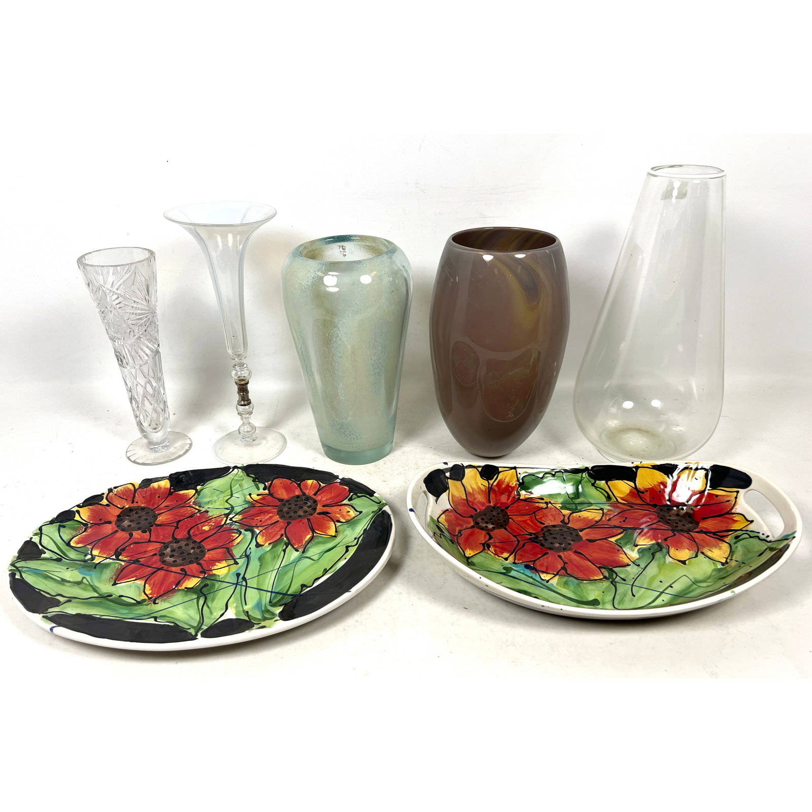 Assorted Shelf Lot. Flower Plates. Glass Vases. (1 of 19)