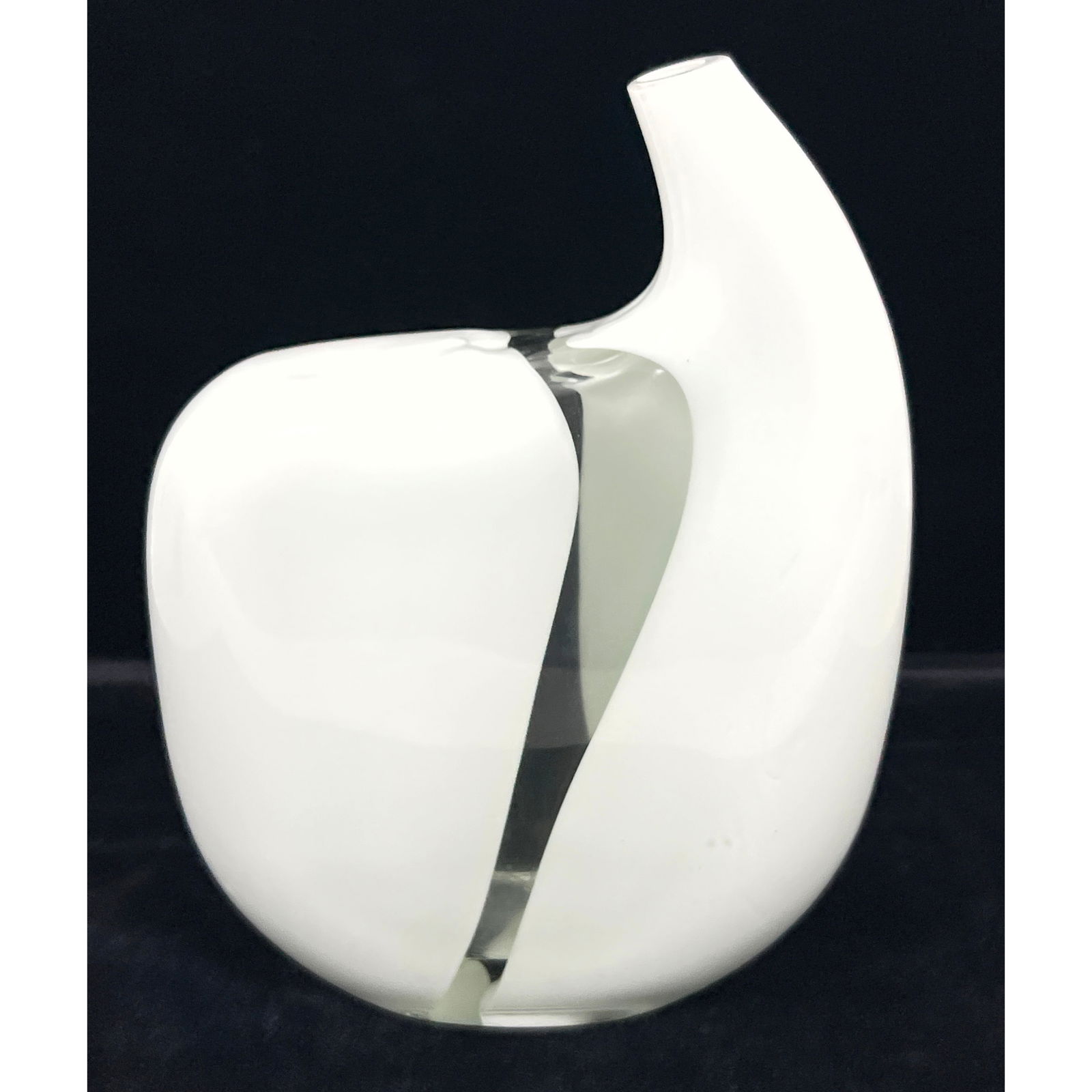 LUCIANO GASPARI SALVIATI Murano Art Glass Vase.: LUCIANO GASPARI SALVIATI Murano Art Glass Vase. Dimensions: Height: 10.5 inches, Width: 8 inches, Depth: 2.5 inches. ---