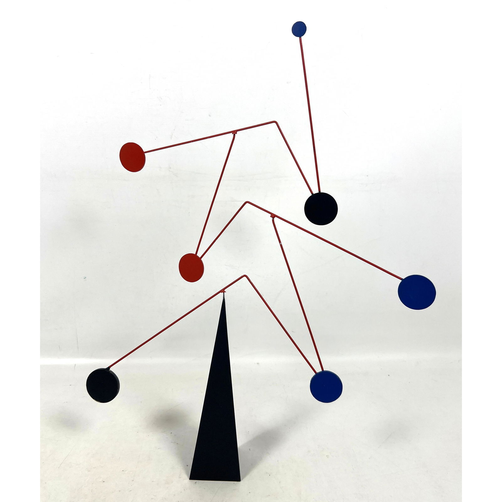 Modernist Metal Stabile Mobile Table Top Sculpture. Unmarked: Modernist Metal Stabile Mobile Table Top Sculpture. Unmarked Dimensions: Height: 18 inches, Width: 15 inches, Depth: 2 inches. ---