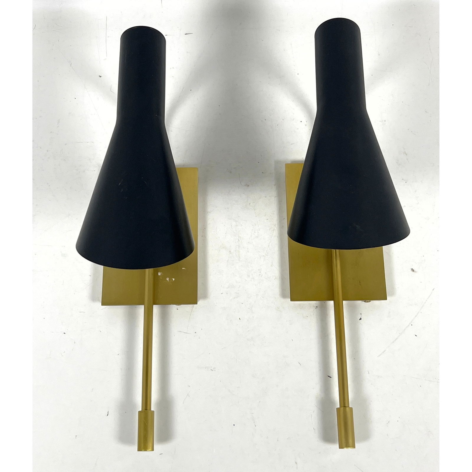 Pair Svend Aage Holm Sorensen Style Modern Wall Sconces. Good quality.: Pair Svend Aage Holm Sorensen Style Modern Wall Sconces. Good quality. Dimensions: Height: 15.5 inches, Width: 4 inches, Depth: 7.5 inches. ---