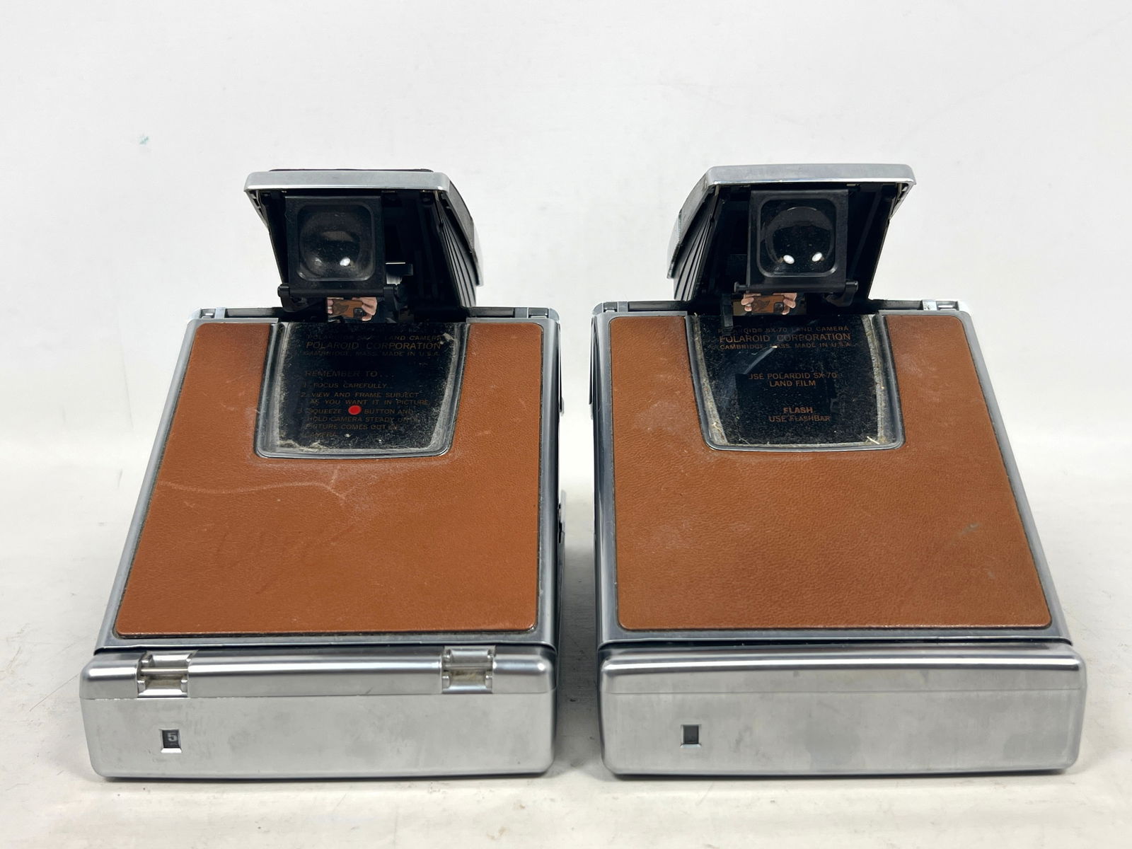 2pcs Para Polaroid SX 70 Land cameras. Untested. - 2