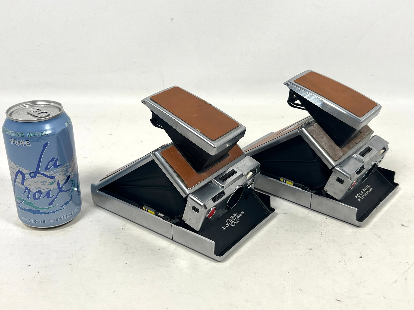 2pcs Para Polaroid SX 70 Land cameras. Untested. - 4
