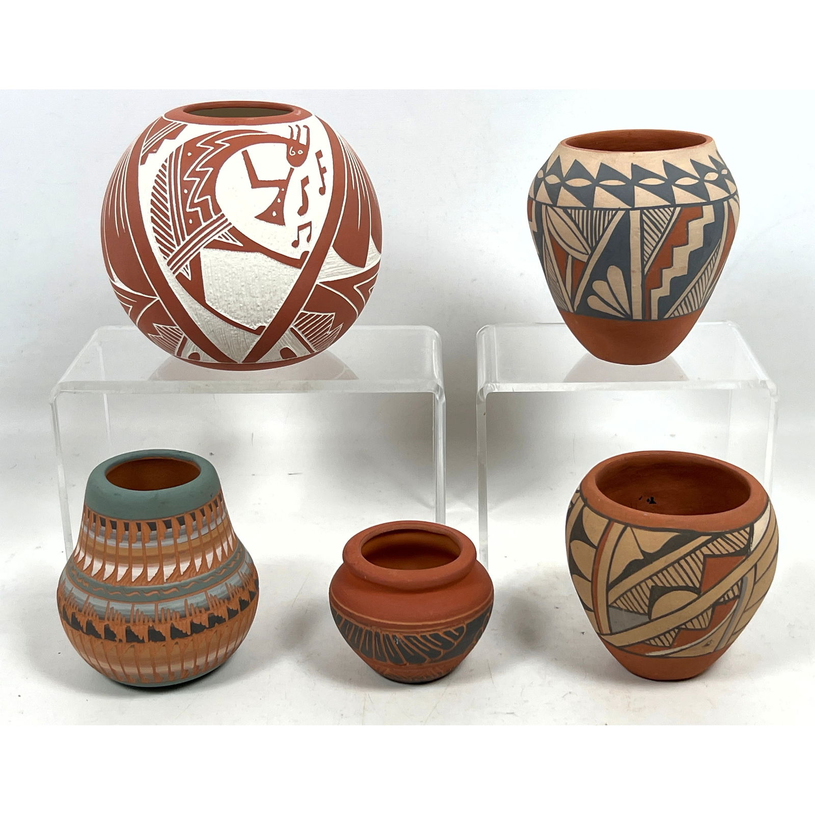 5pc Collection Native American Indian Ceramics. 2 JEMEZ Pueblo. Two Navajo. One ACOMA Pueblo. All pi (1 of 16)