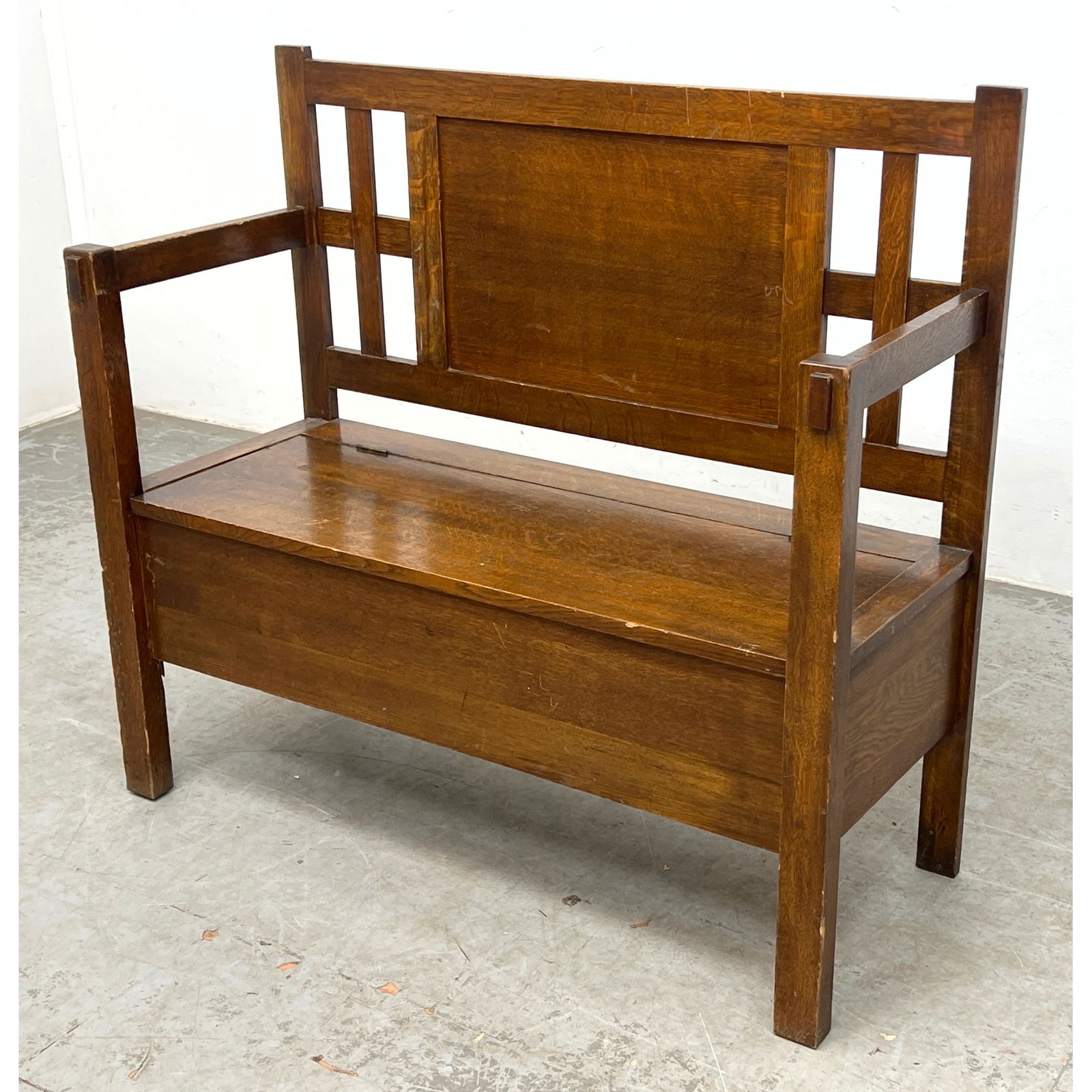 Vintage Mission Arts and Crafts Oak Hall Bench with Lift Top.: Vintage Mission Arts and Crafts Oak Hall Bench with Lift Top. Dimensions: Height: 36.5 inches, Width: 40 inches, Depth: 16 inches. - Seat Height: 17 inches ---