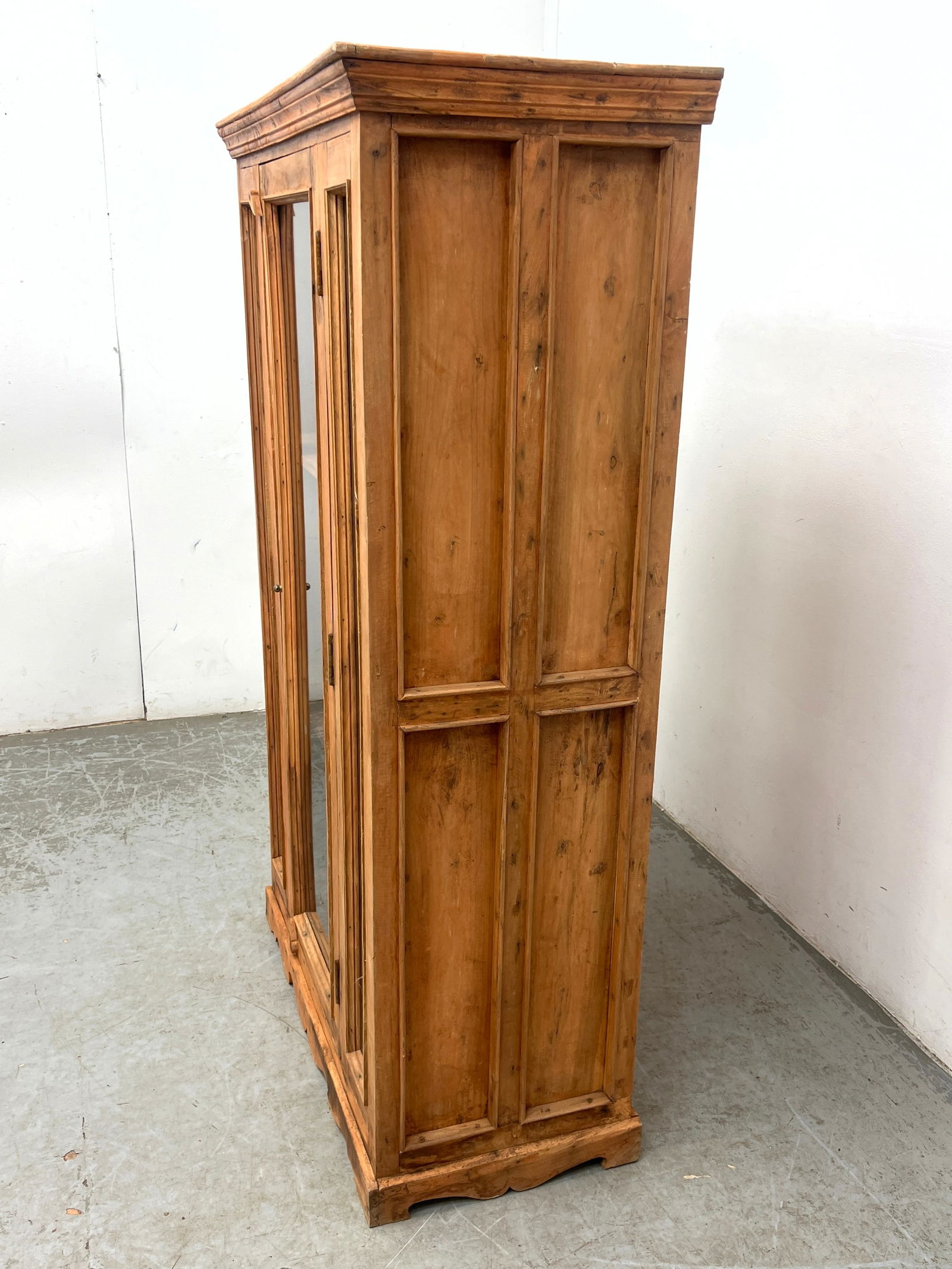 Rustic Style Pine Storage Display Cabinet. Single door. - 4