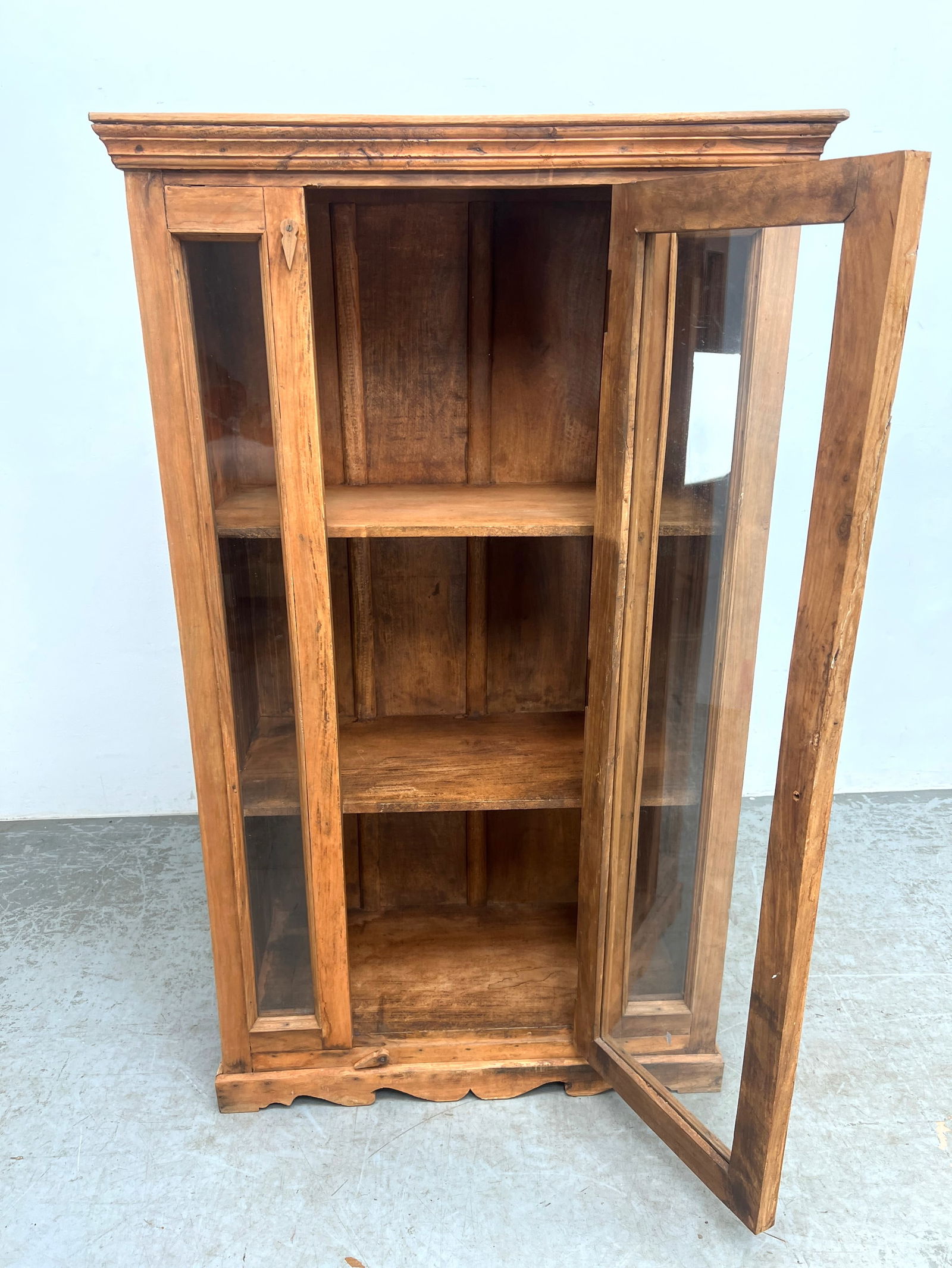 Rustic Style Pine Storage Display Cabinet. Single door. - 6