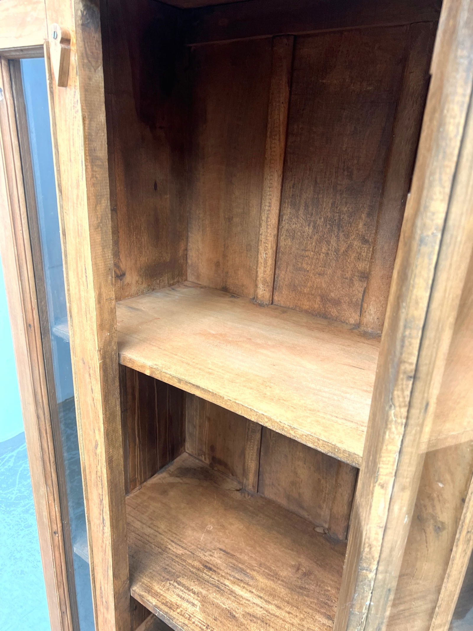 Rustic Style Pine Storage Display Cabinet. Single door. - 8