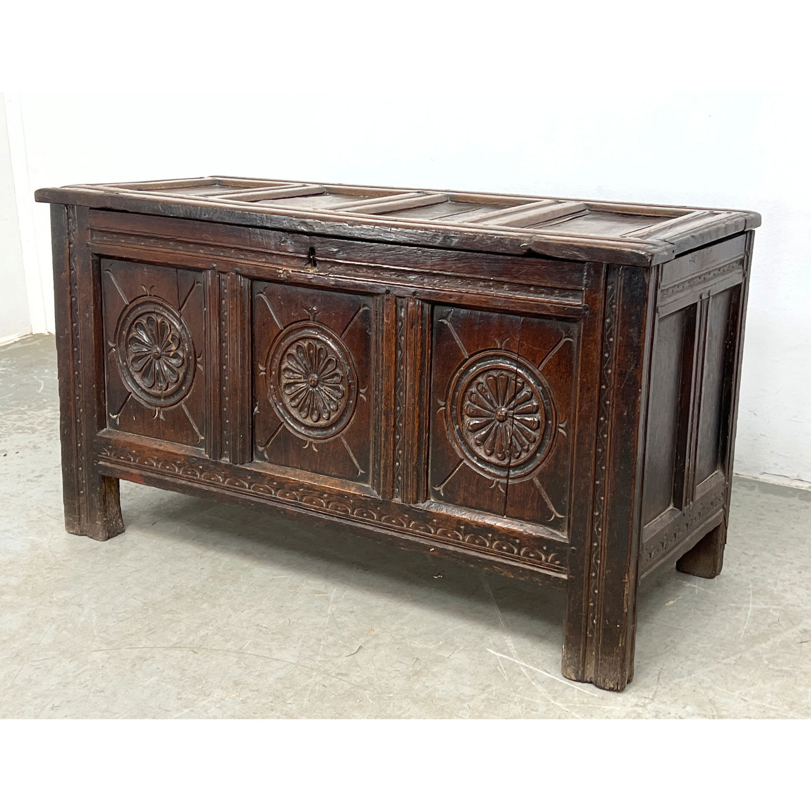 Antique English Charles II carved oak coffer Blanket Chest. Carved panels. (1 of 11)
