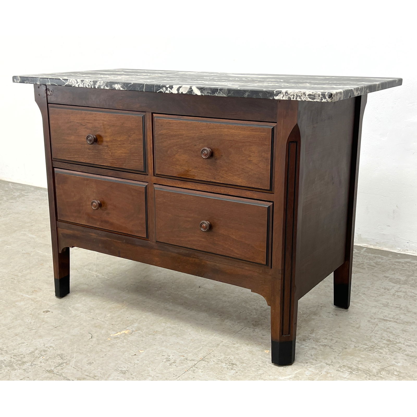 Antique English Mahogany, Marble Top Washstand.: Antique English Mahogany, Marble Top Washstand. Dimensions: Height: 29 inches, Width: 42 inches, Depth: 21 inches. ---