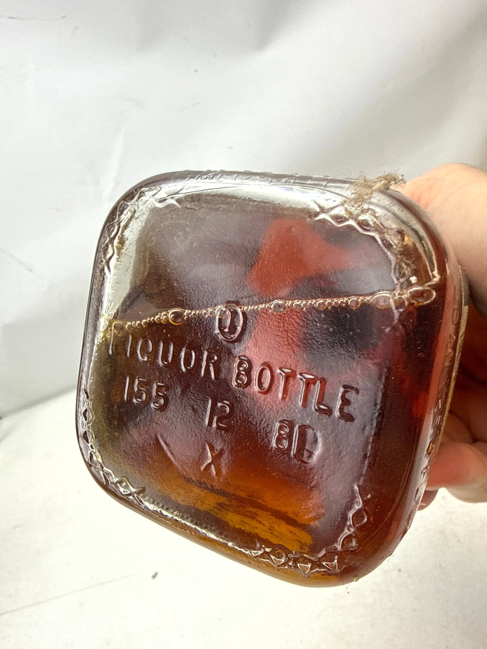 6 bottles. scotch and Whisky. White Label, Old Suntory Japanese, Ballantine's, Old Parr, Jack Daniel - 14