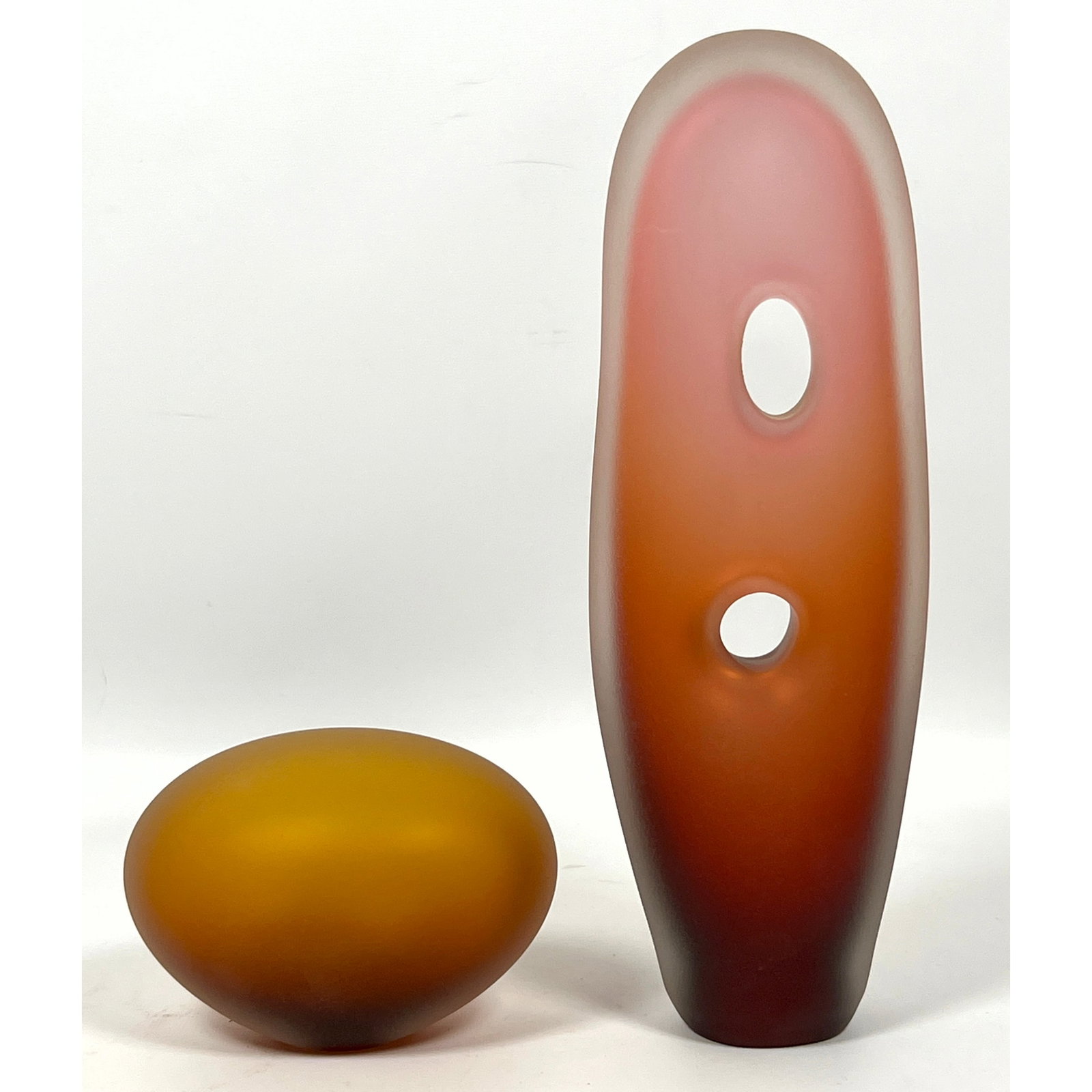 2pcs Bernard Katz Studio Art Glass Sculptures. .: 2pcs Bernard Katz Studio Art Glass Sculptures. . Dimensions: Height: 12 inches, Width: 4 inches, Depth: 1.5 inches. - Additional Dimensions: Smaller H: 4 inches, W: 6 inches, D: 3.5 inches --- US Pack