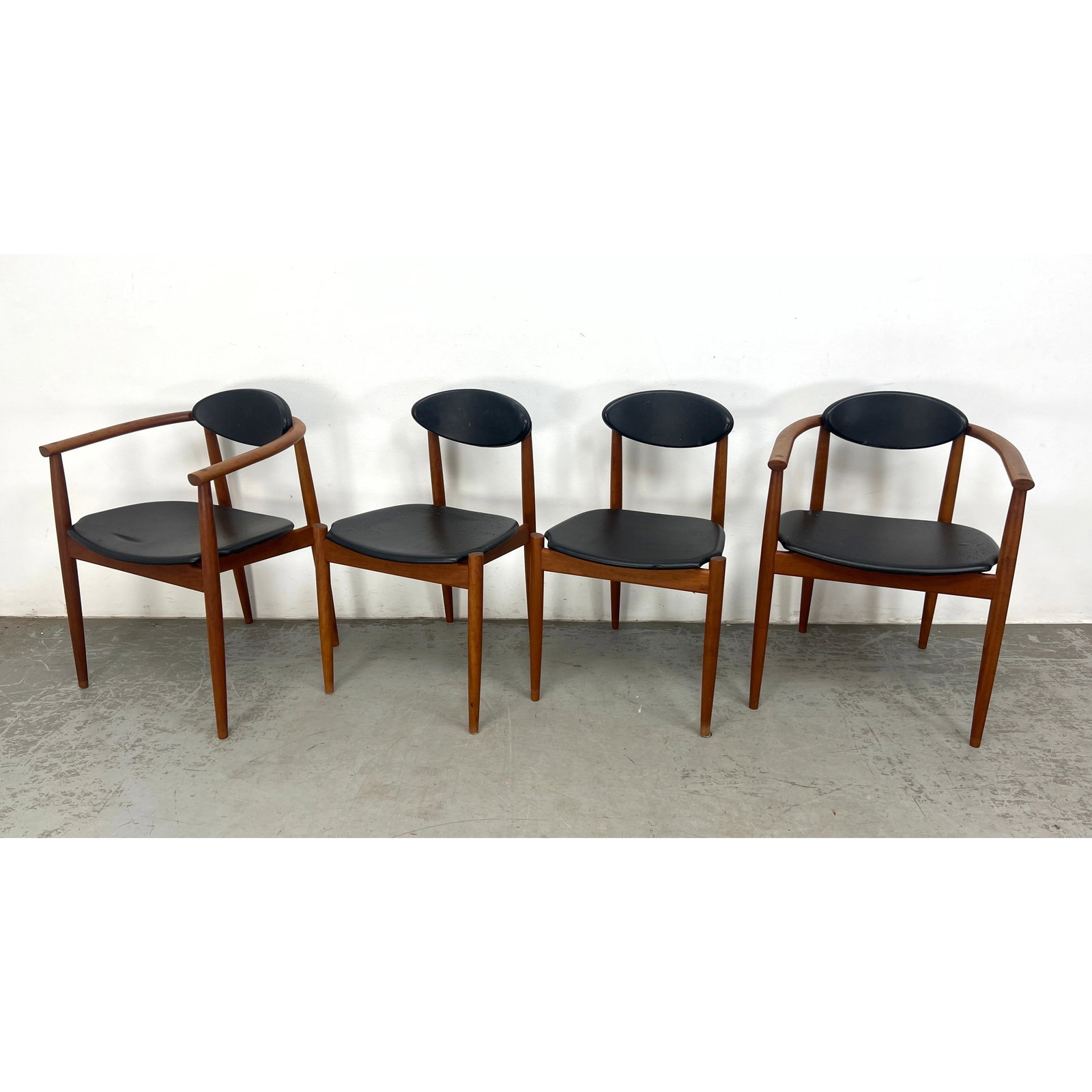 Set 4 Thomas Moser Studio Made Chairs. Signed and Dated 2017. (1 of 15)