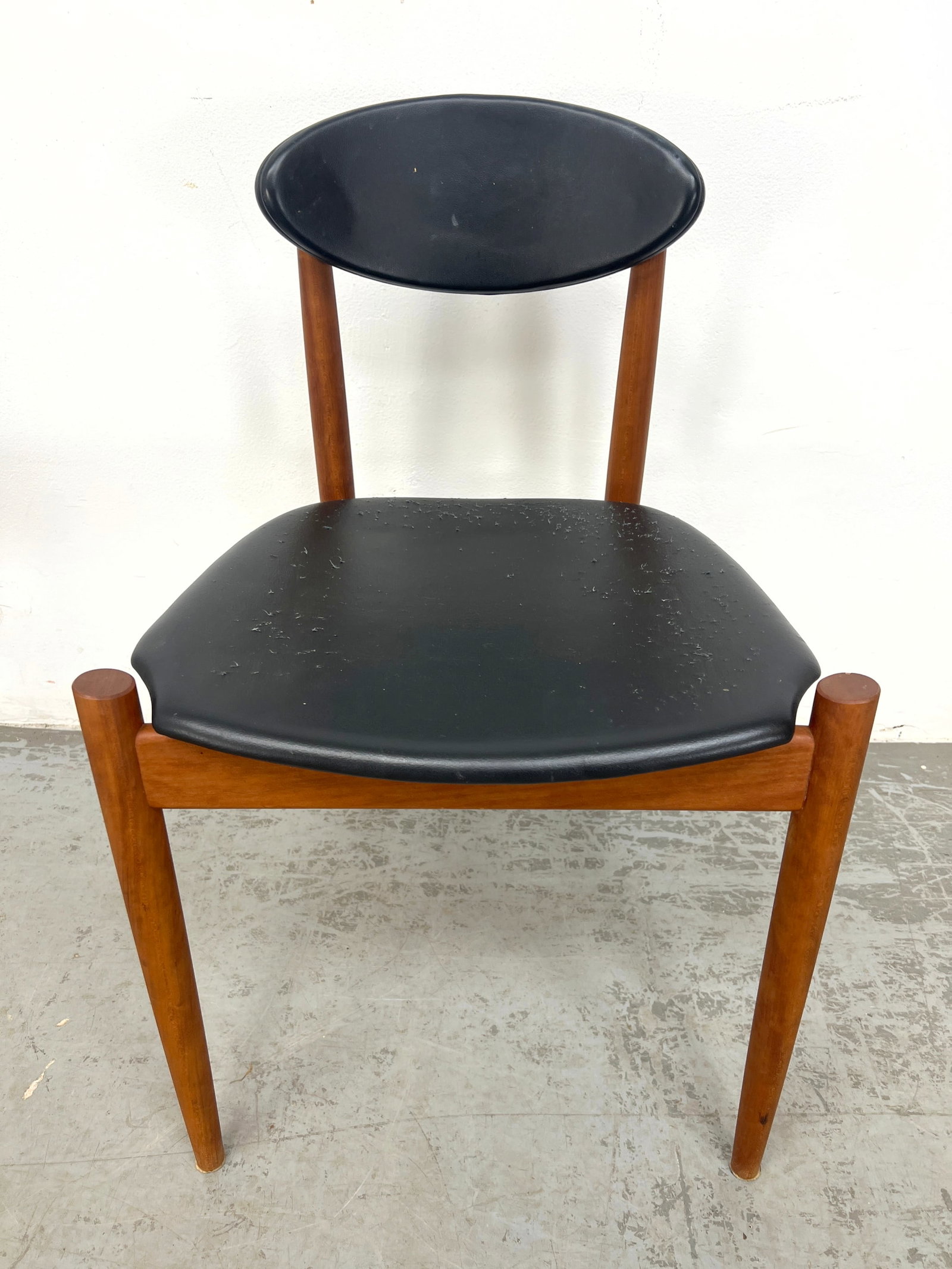 Set 4 Thomas Moser Studio Made Chairs. Signed and Dated 2017. - 3