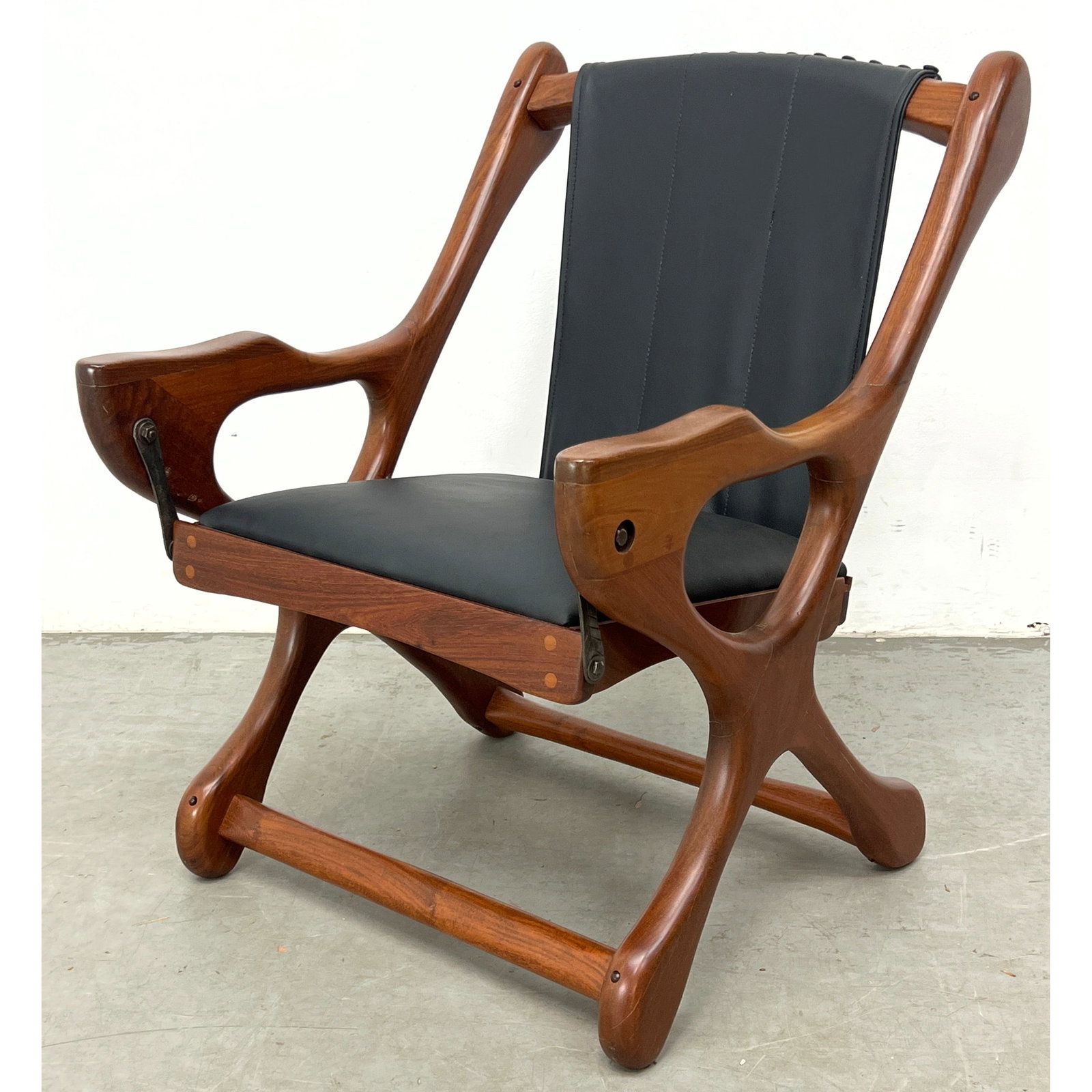 DON SHOEMAKER Modernist Lounge Chair. Sculptural design. (1 of 10)
