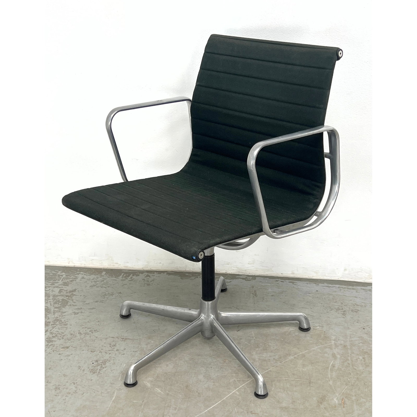 Eames Aluminum Group Management Chair Charles and Ray Eames for Herman Miller. (1 of 13)