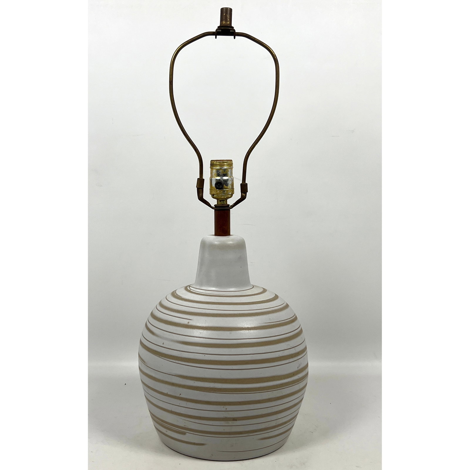 Jane and Gordon Martz for Marshall Studios Pottery Table Lamp.: Jane and Gordon Martz for Marshall Studios Pottery Table Lamp. Dimensions: Height: 23.5 inches, Width: 10 inches, Depth: 10 inches. --- US Packing and Shipping charge: In house shipping available. Wil