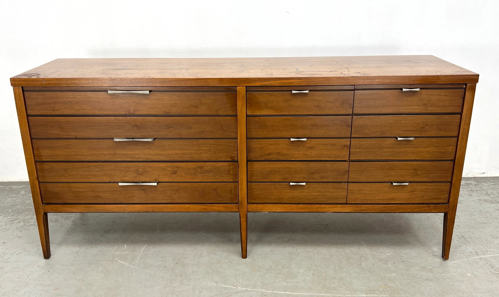 Lane Tuxedo American Modern Triple Lowboy Dresser. (1 of 12)