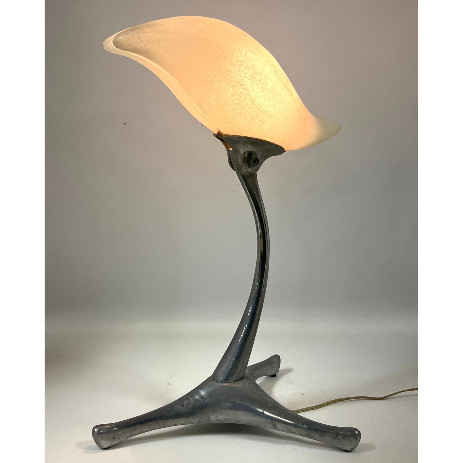Unusual Vintage Space Age Modernist Sculptural Table Lamp. 2 Glass shades on Aluminum Base.: Unusual Vintage Space Age Modernist Sculptural Table Lamp. 2 Glass shades on Aluminum Base. Dimensions: Height: 23 inches, Width: 15 inches, Depth: 15 inches. --- US Packing and Shipping charge: In ho