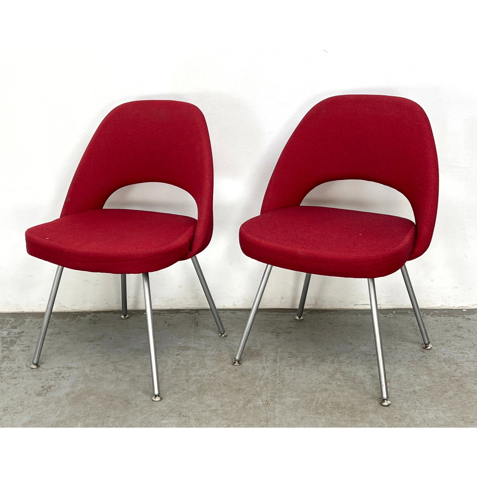 Pair of Executive side chairs designed by Eero Saarinen for Knoll.: Pair of Executive side chairs designed by Eero Saarinen for Knoll. Dimensions: Height: 31 inches, Width: 22.5 inches, Depth: 19 inches. - Seat Height: 17 inches ---