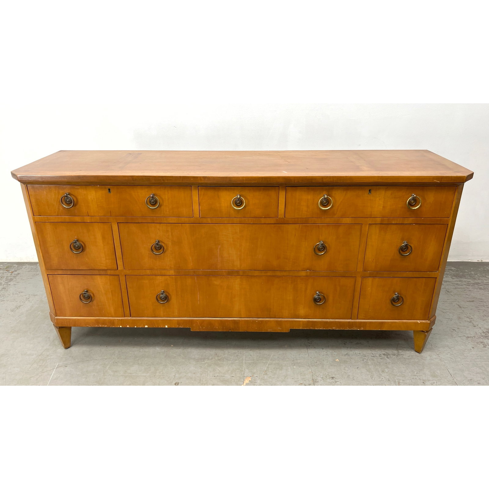 Kittinger Furniture Company of Buffalo Ten Drawer Low Chest Dresser. (1 of 15)