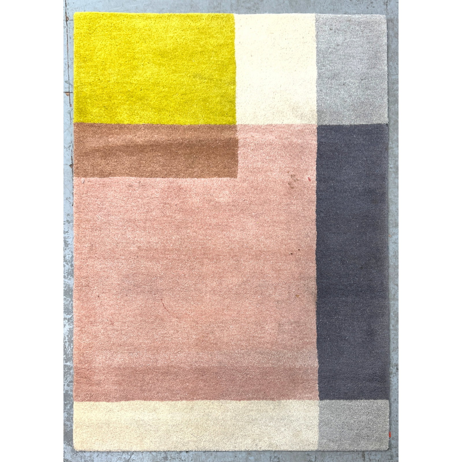 4'1 X 6' GUS Modern Carpet Rug.: 4'1 X 6' GUS Modern Carpet Rug. Dimensions: Height: 49 inches, Width: 72 inches. ---