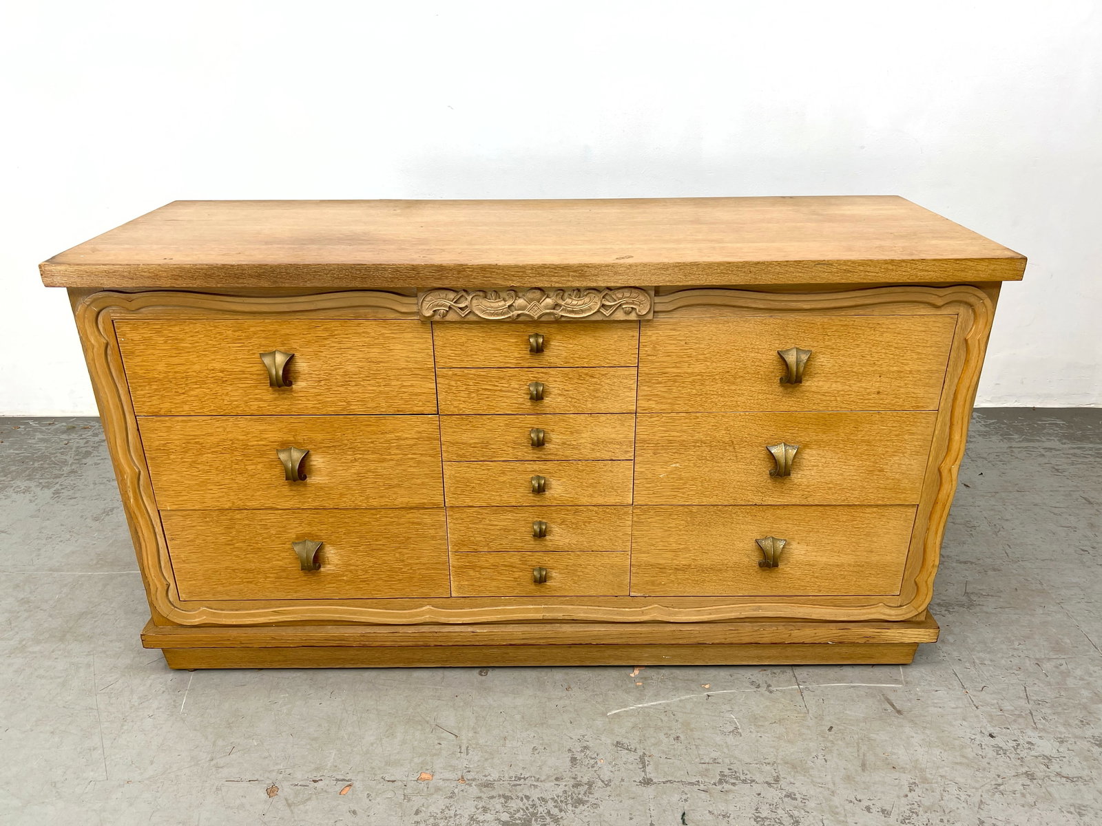 Grosfeld House style Low Dresser by Thomasville. (1 of 12)