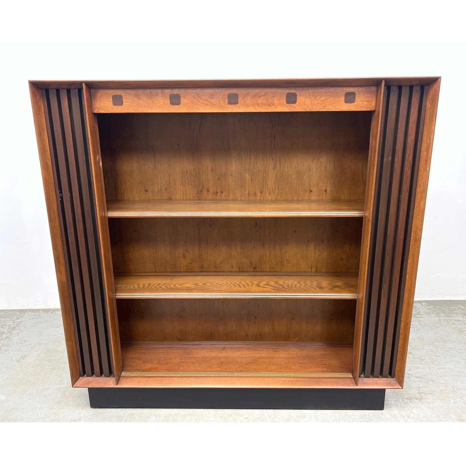 Lane Rhythm collection Bookcase Cabinet. (1 of 11)