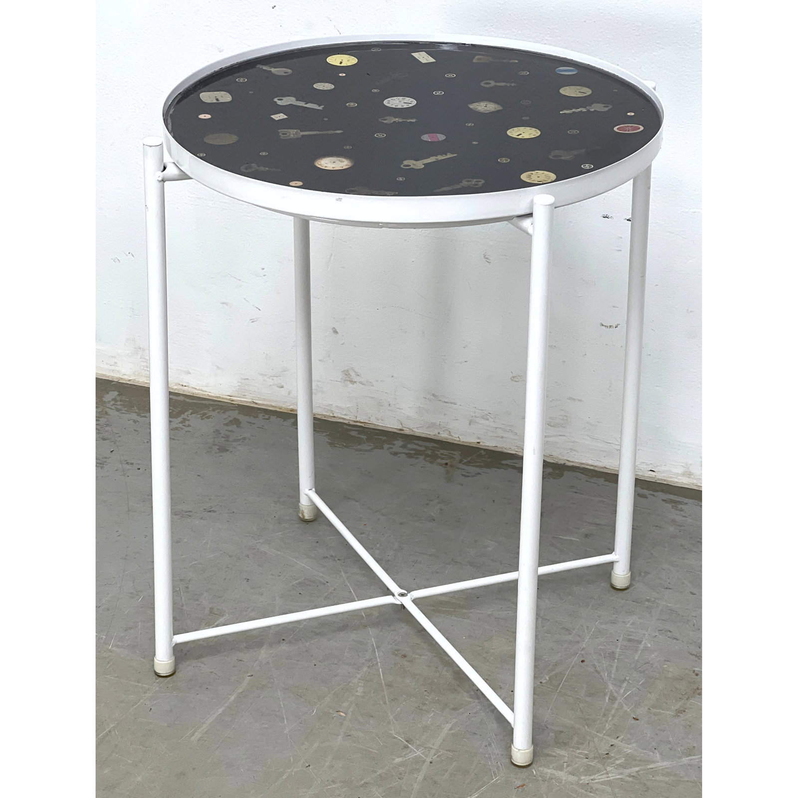 Contemporary Round Drink Stand Side Table. Top decorated with keys and watch Faces in Epoxy.: Contemporary Round Drink Stand Side Table. Top decorated with keys and watch Faces in Epoxy. Dimensions: Height: 21 inches, Width: 18 inches, Depth: 18 inches. --- US Packing and Shipping charge: In