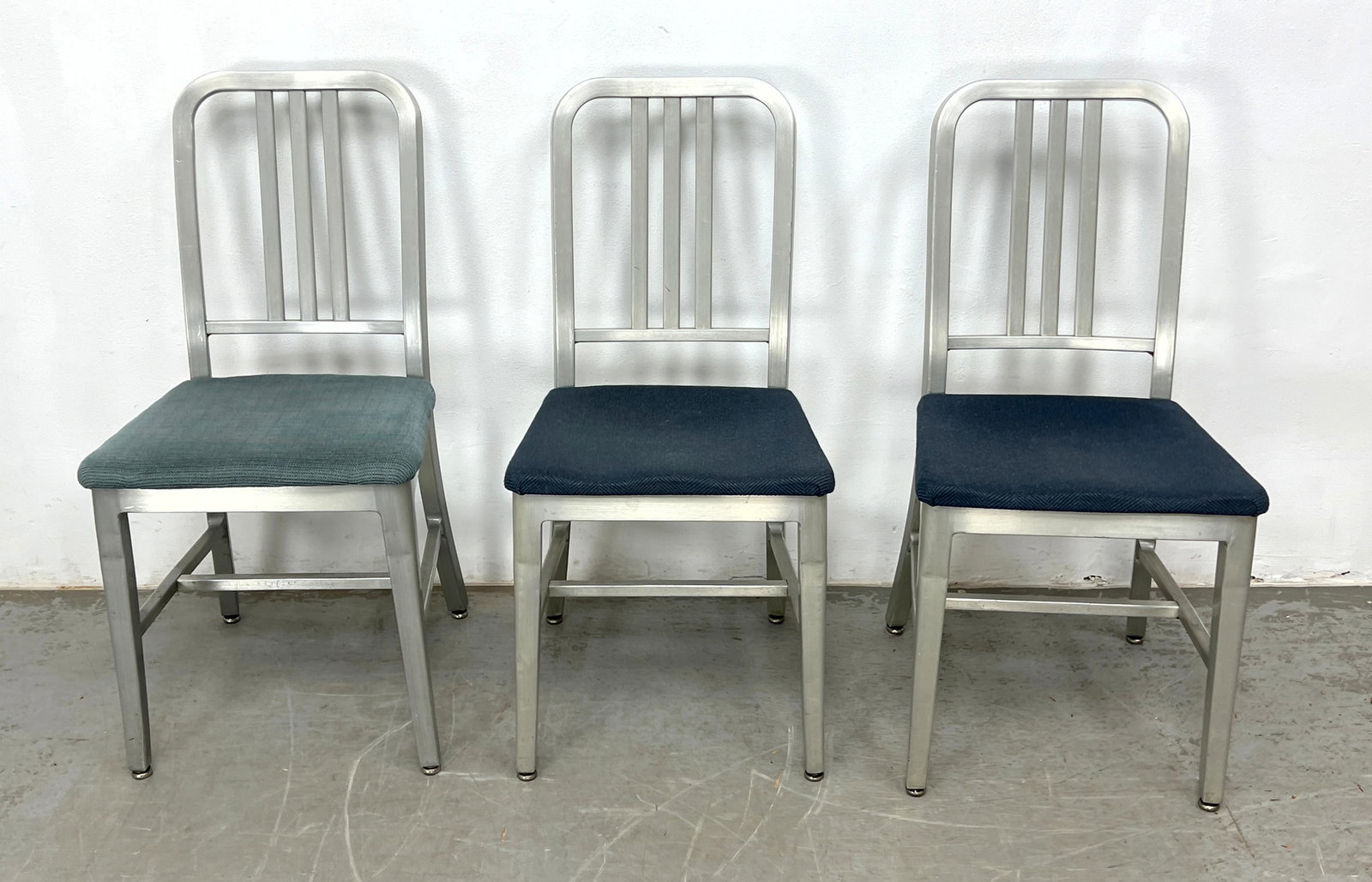 Set 6 Aluminum GoodForm Chairs. - 3
