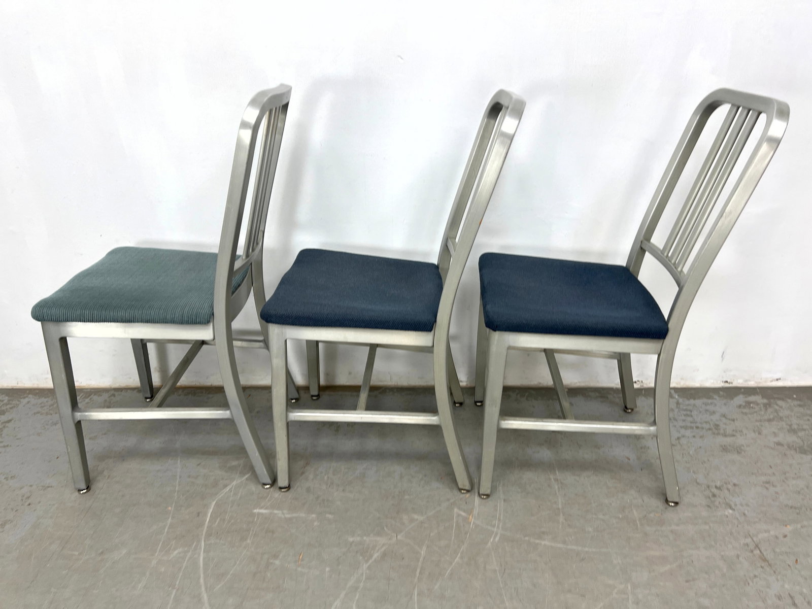 Set 6 Aluminum GoodForm Chairs. - 6