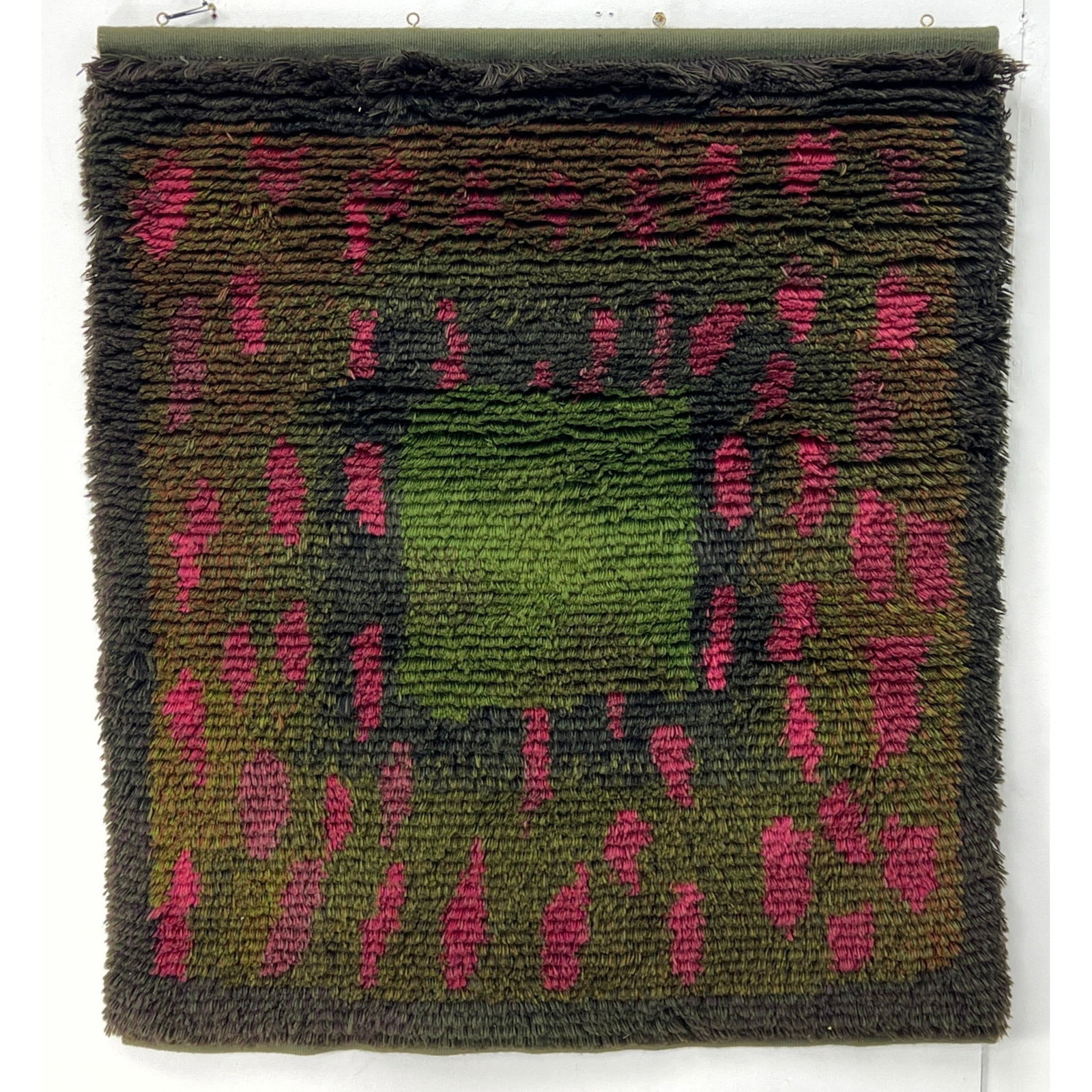 Handmade Scandinavian Rya hanging wall rug. Designed by Ritva Puotila. Finland.: Handmade Scandinavian Rya hanging wall rug. Designed by Ritva Puotila. Finland. Dimensions: Height: 47.5 inches, Width: 41 inches. --- US Packing and Shipping charge: In house shipping available.