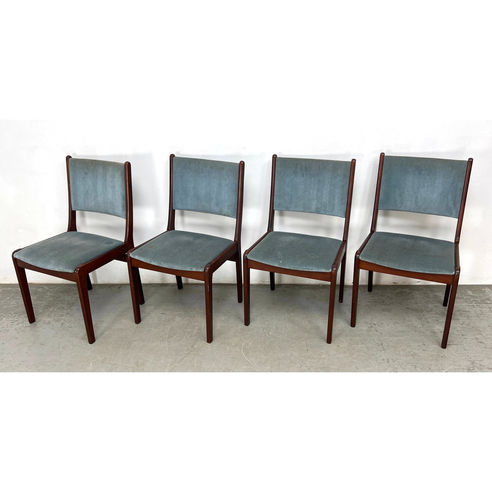 Set 4 Johannes Anderson for Uldum Rosewood dining Chairs. (1 of 11)